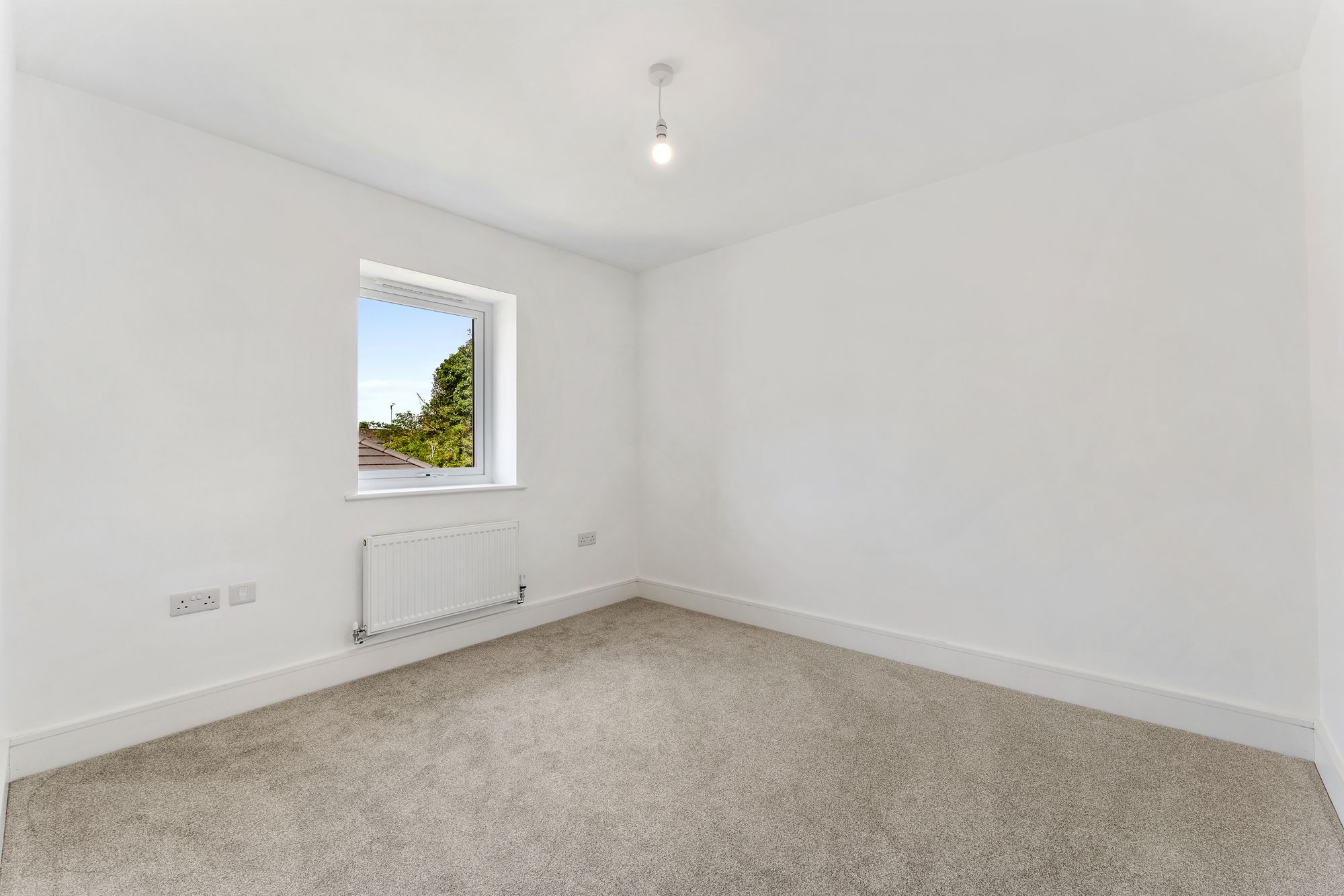Halis Court, Hale Village, L24