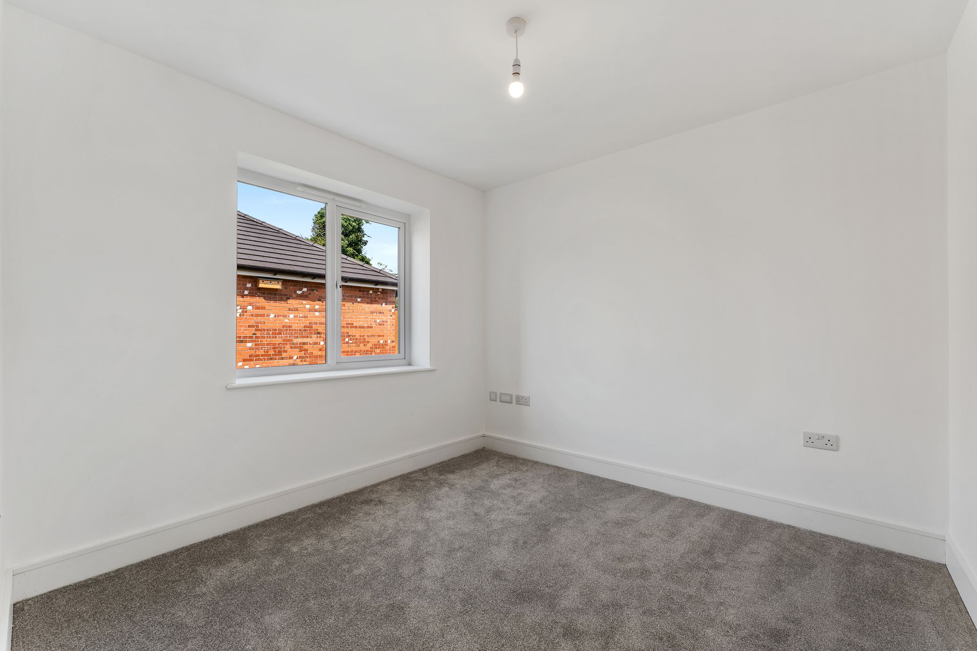 Halis Court, Hale Village, L24