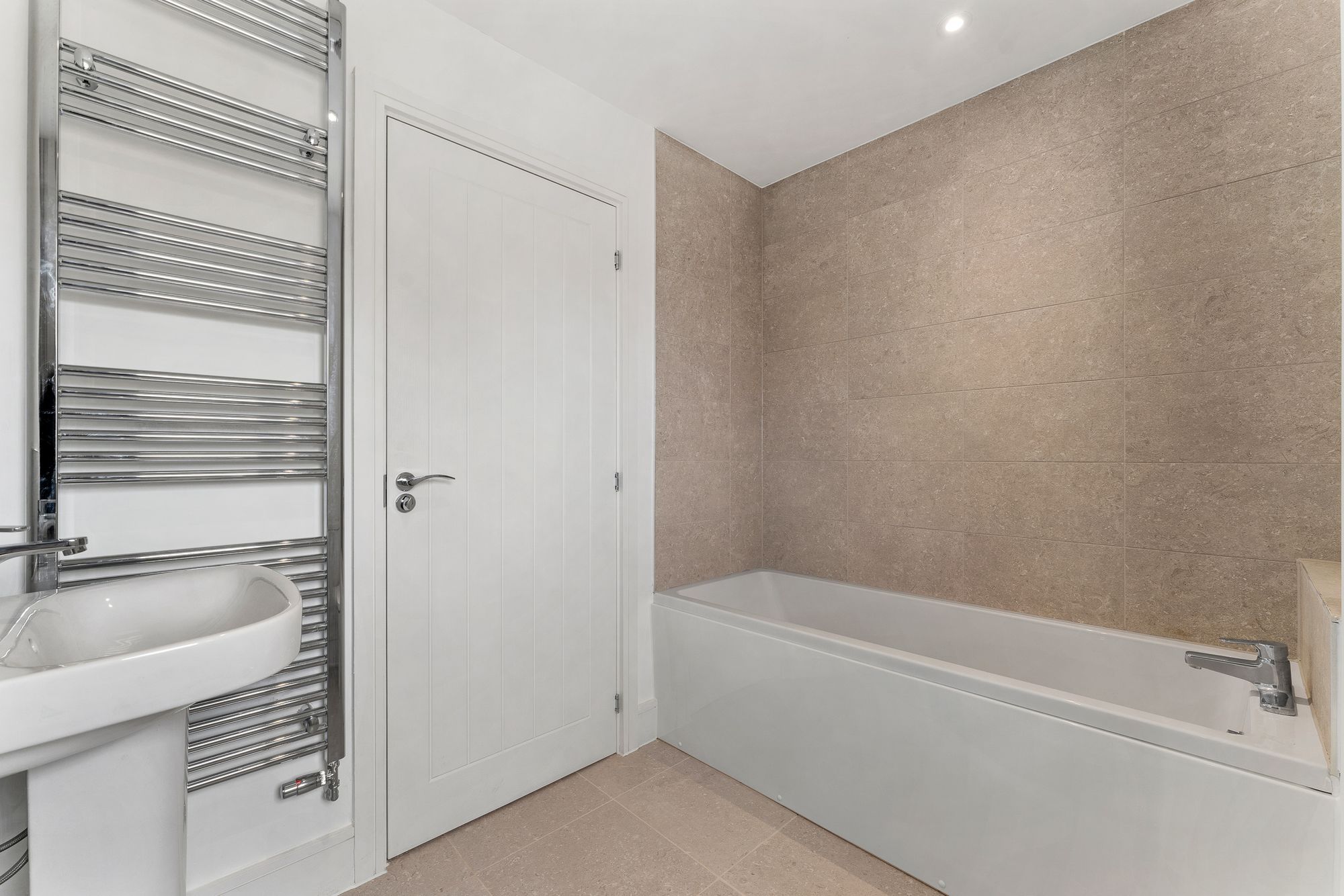 Halis Court, Hale Village, L24