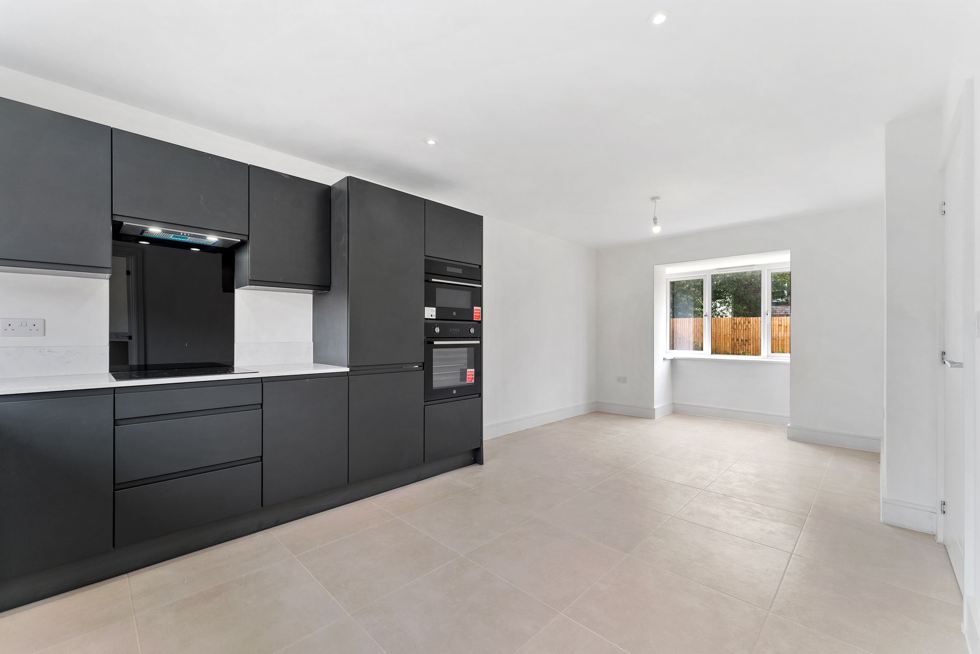 Halis Court, Hale Village, L24