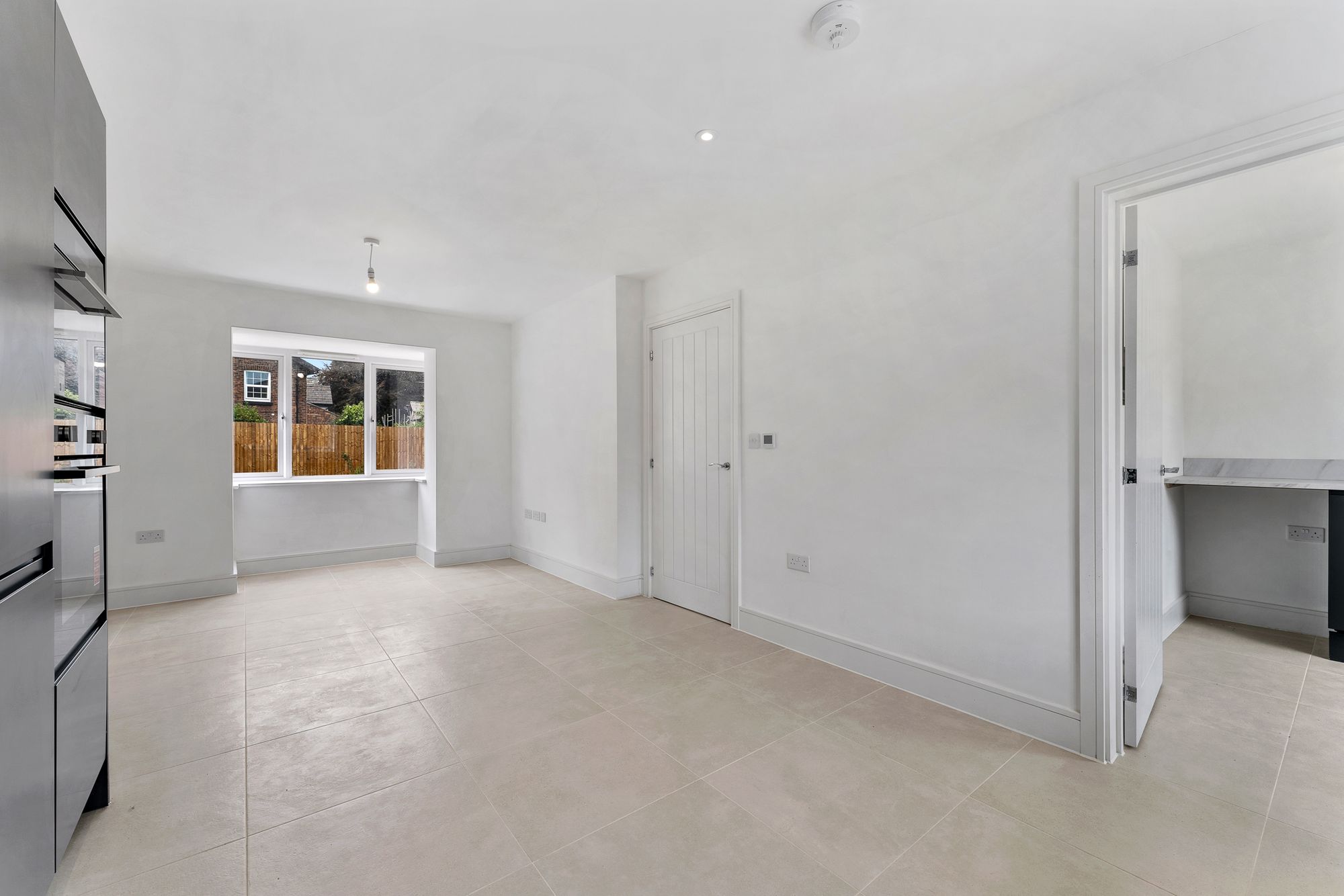 Halis Court, Hale Village, L24