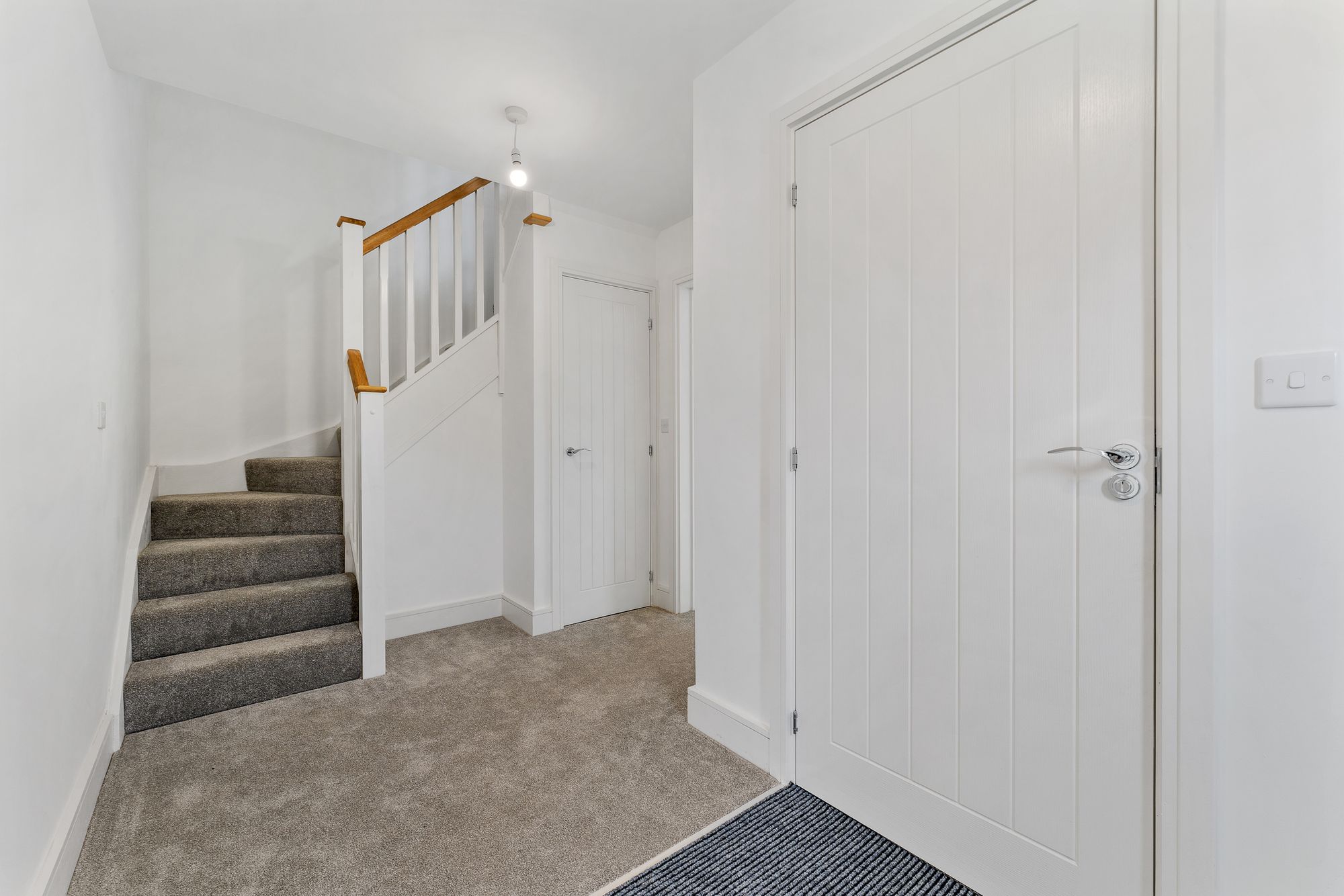 Halis Court, Hale Village, L24