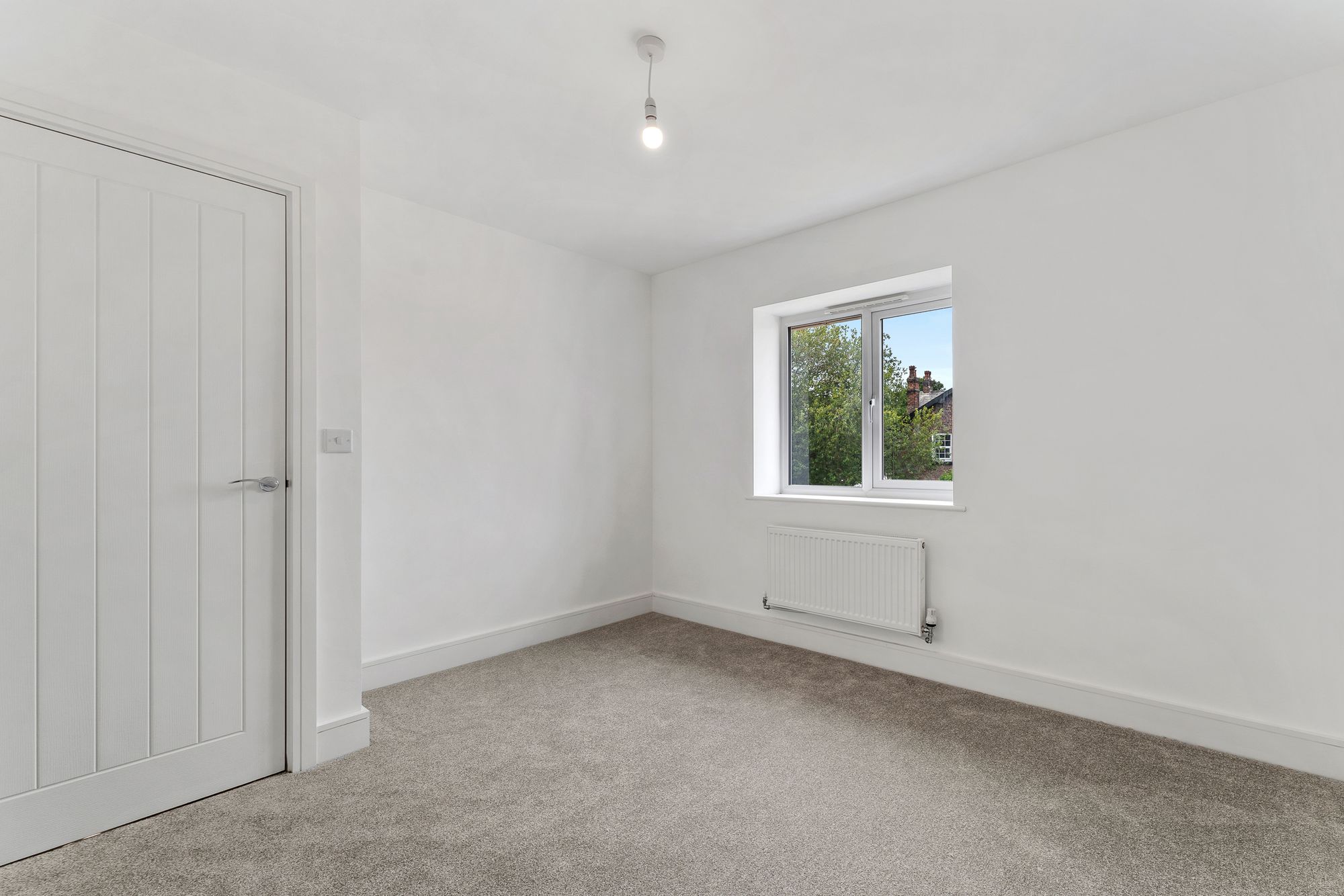 Halis Court, Hale Village, L24