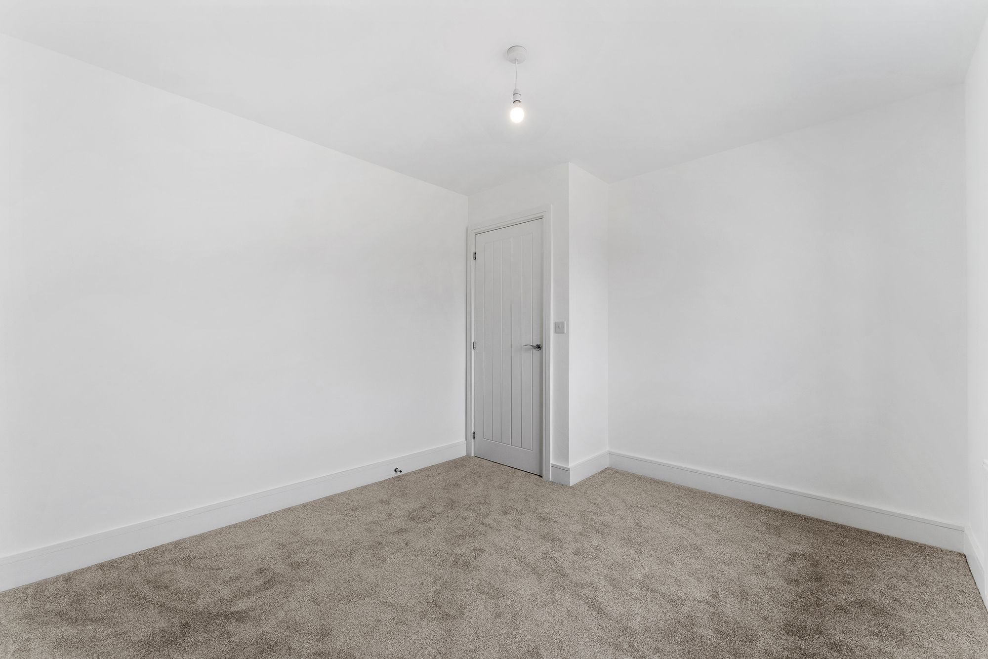 Halis Court, Hale Village, L24