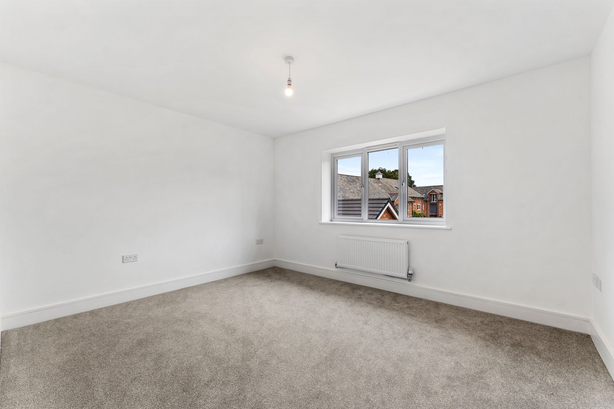 Halis Court, Hale Village, L24