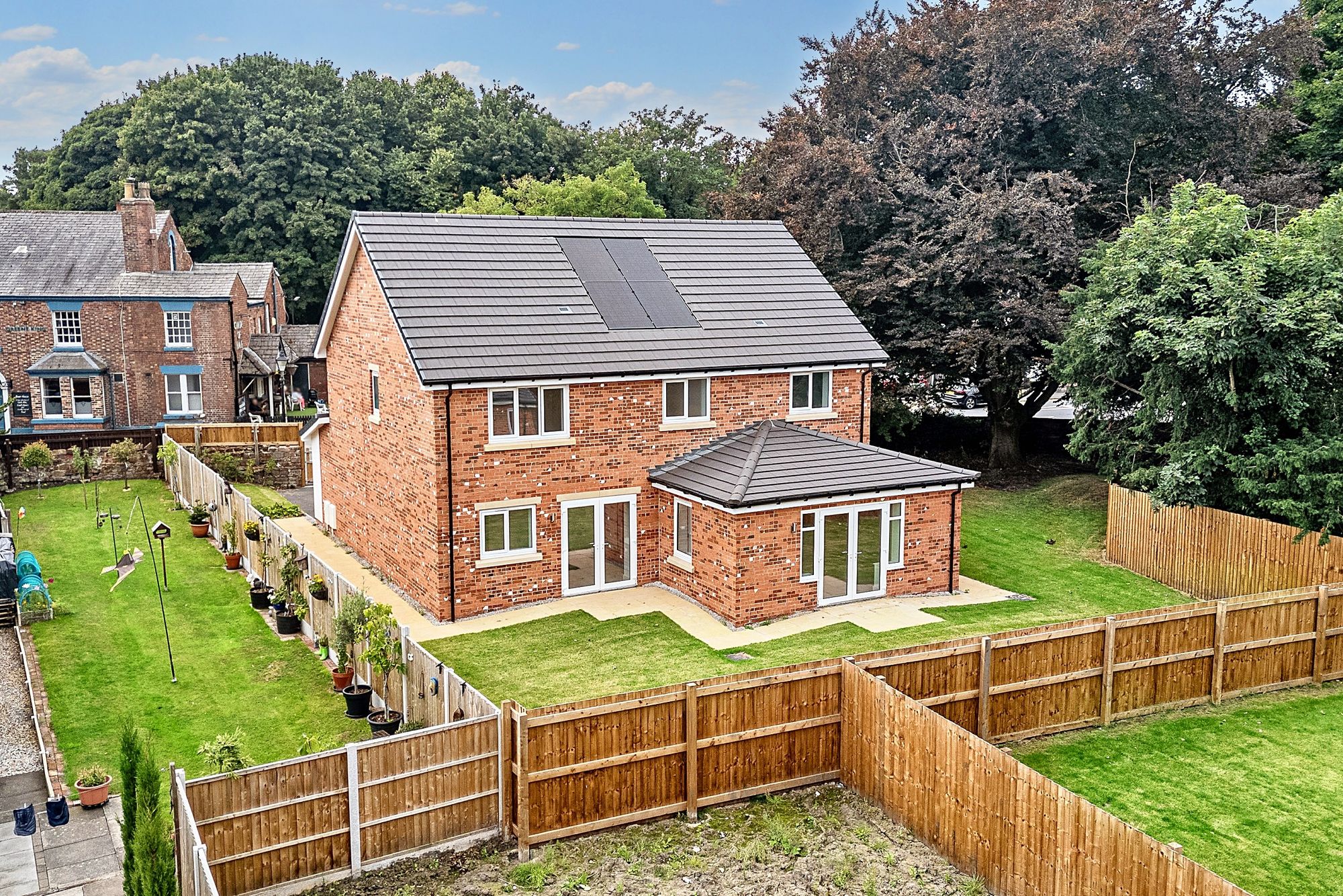 Church End, Hale Village, L24