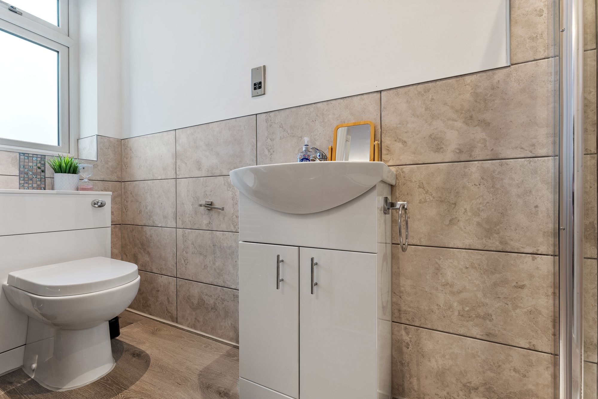 Brooklands Avenue, Leigh