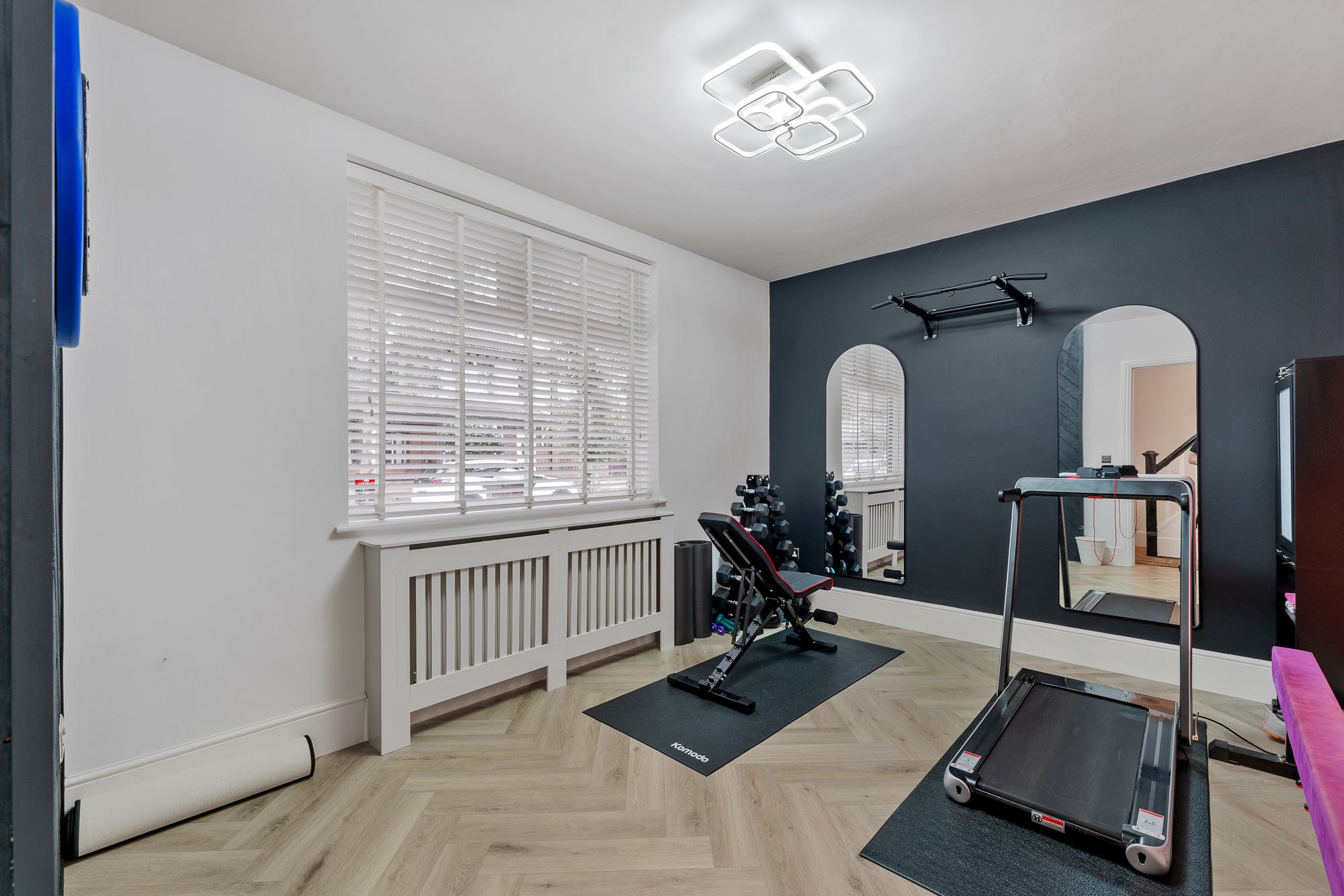 Brooklands Avenue, Leigh