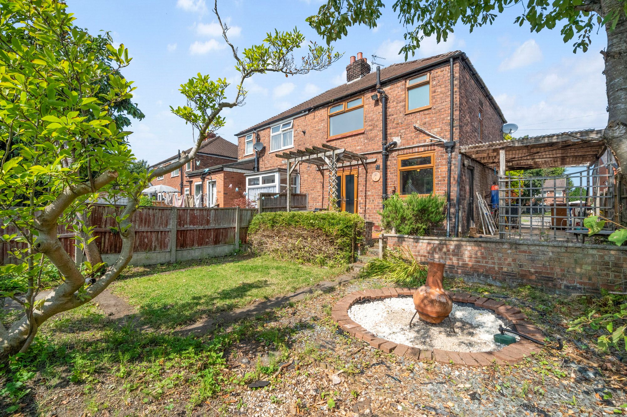 St. Helens Road, Leigh