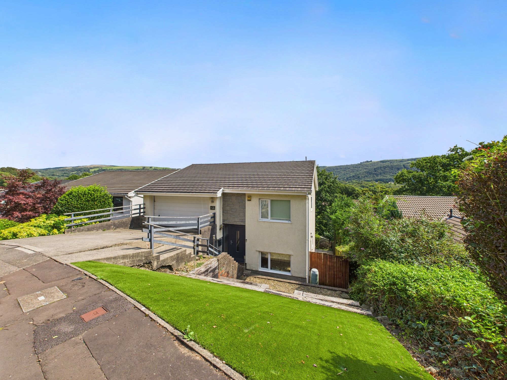 The Pines, Cilfrew, SA10