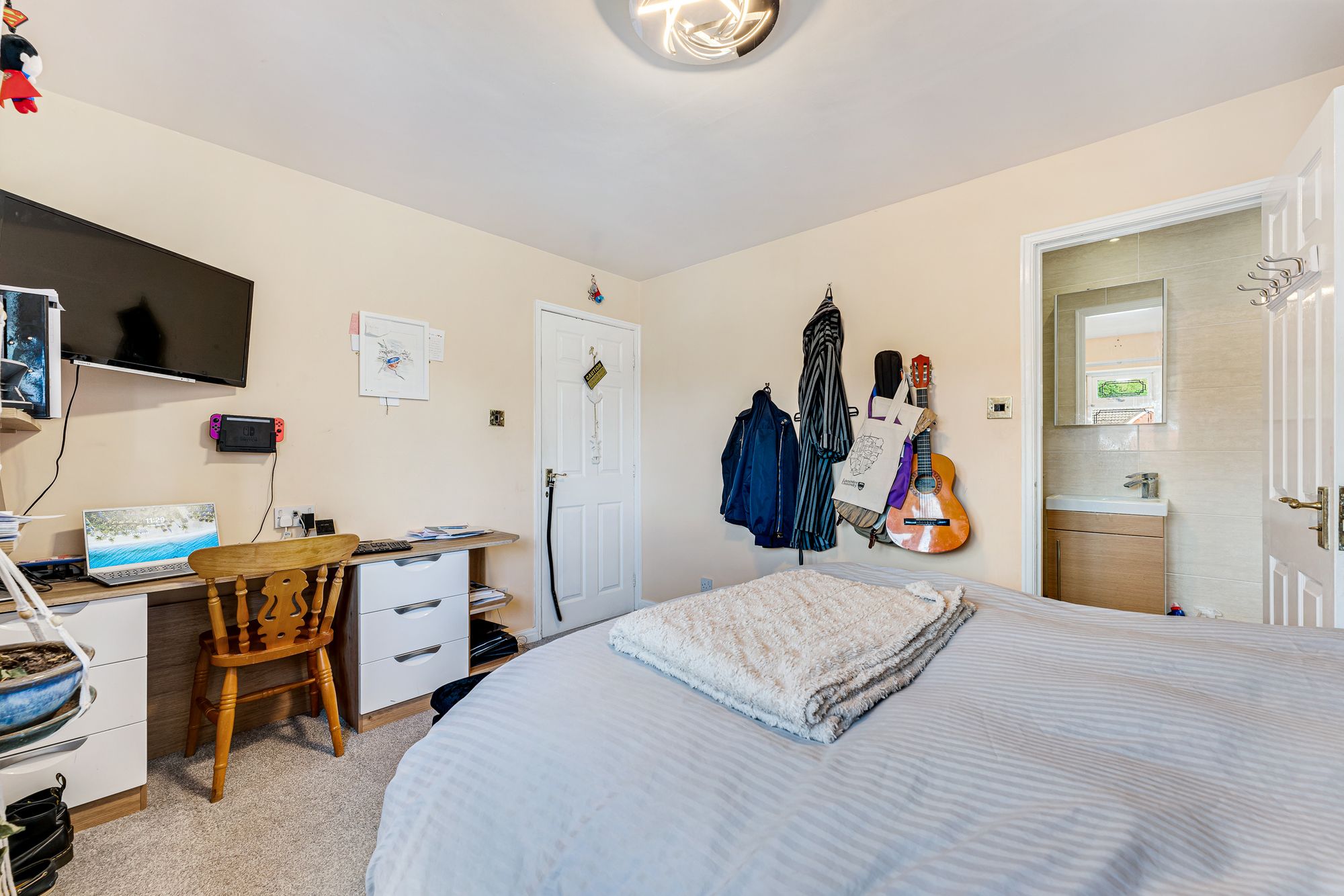 Finsbury Park, Widnes, WA8