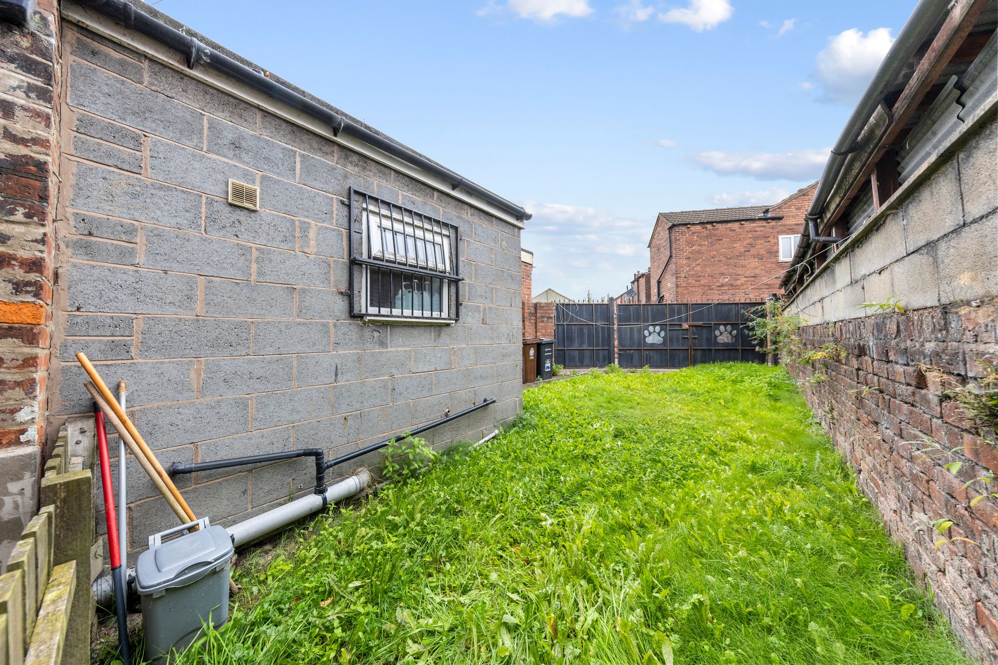Pretty Paws, Newton-Le-Willows