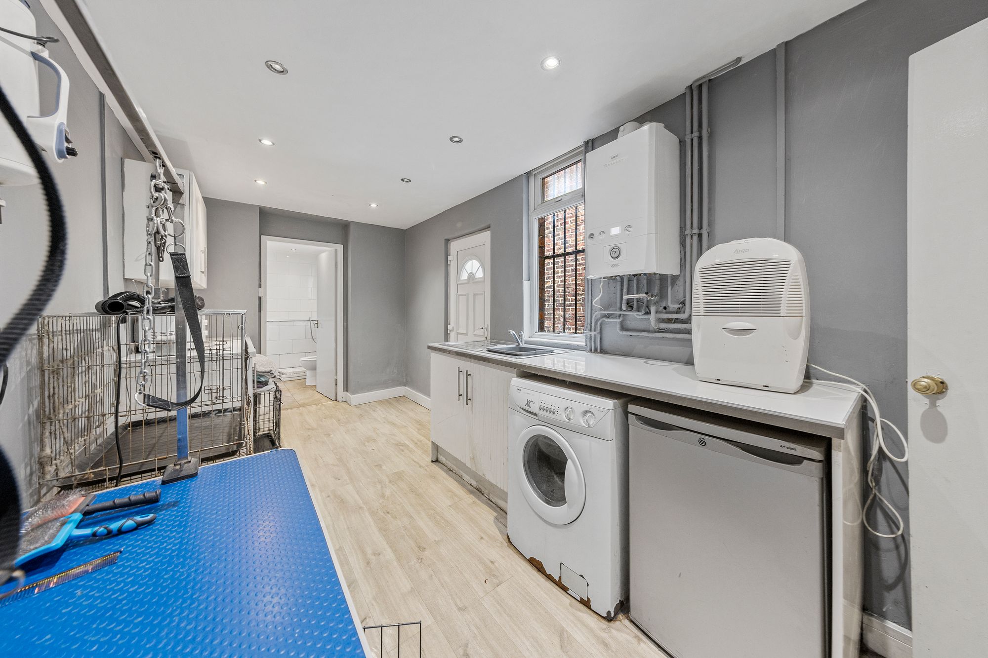 Pretty Paws, Newton-Le-Willows