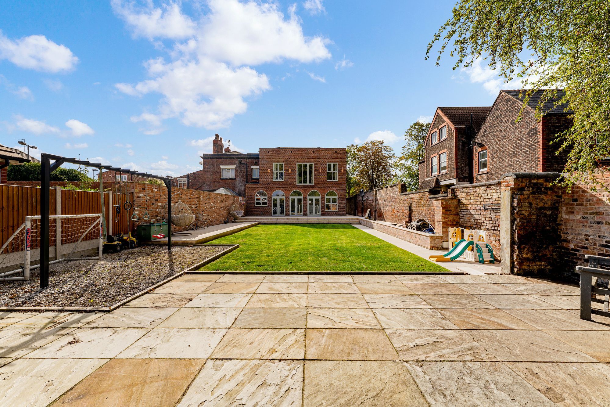 Derby Road, Widnes, WA8