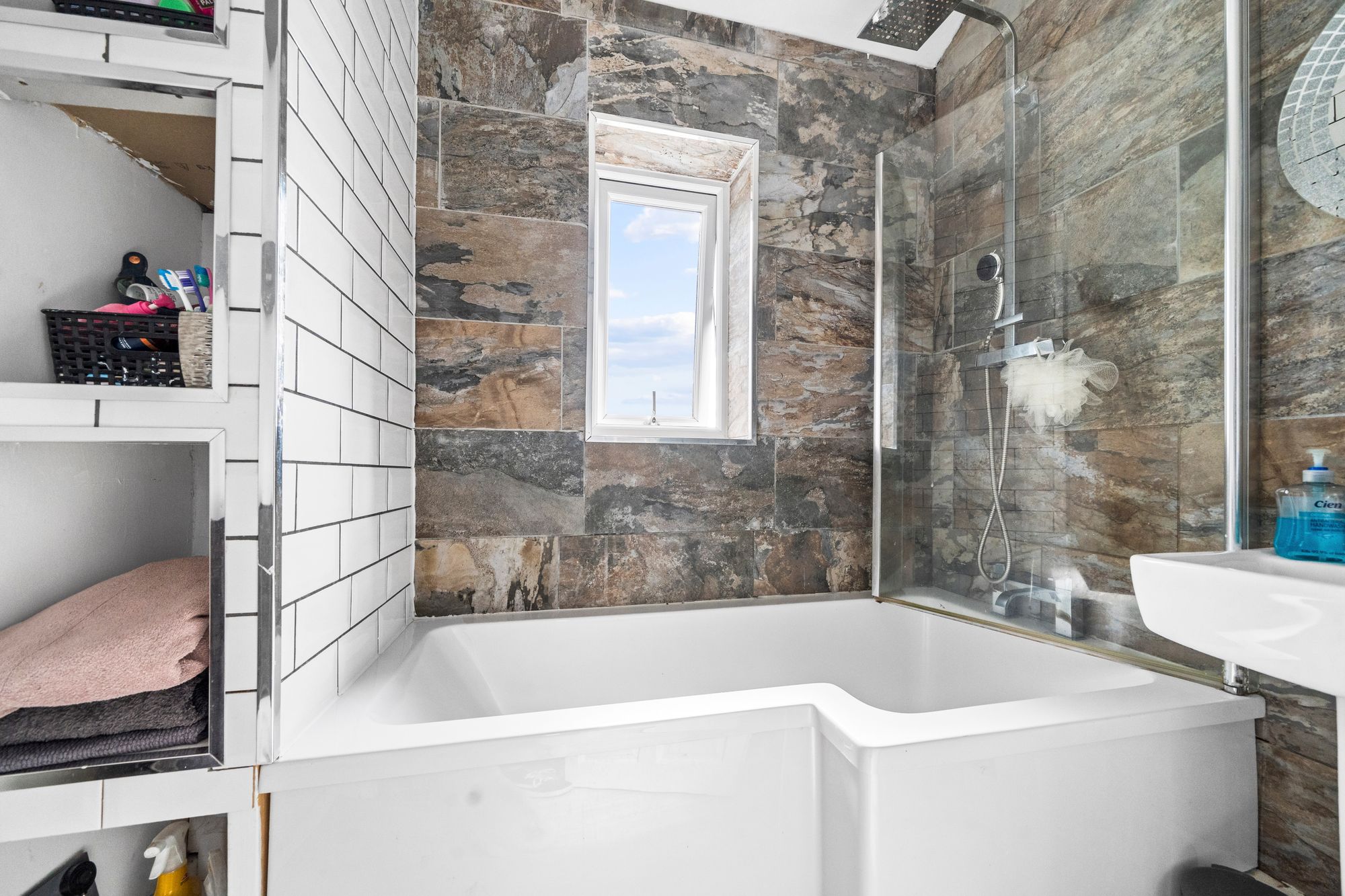 Butts Avenue, Leigh, WN7