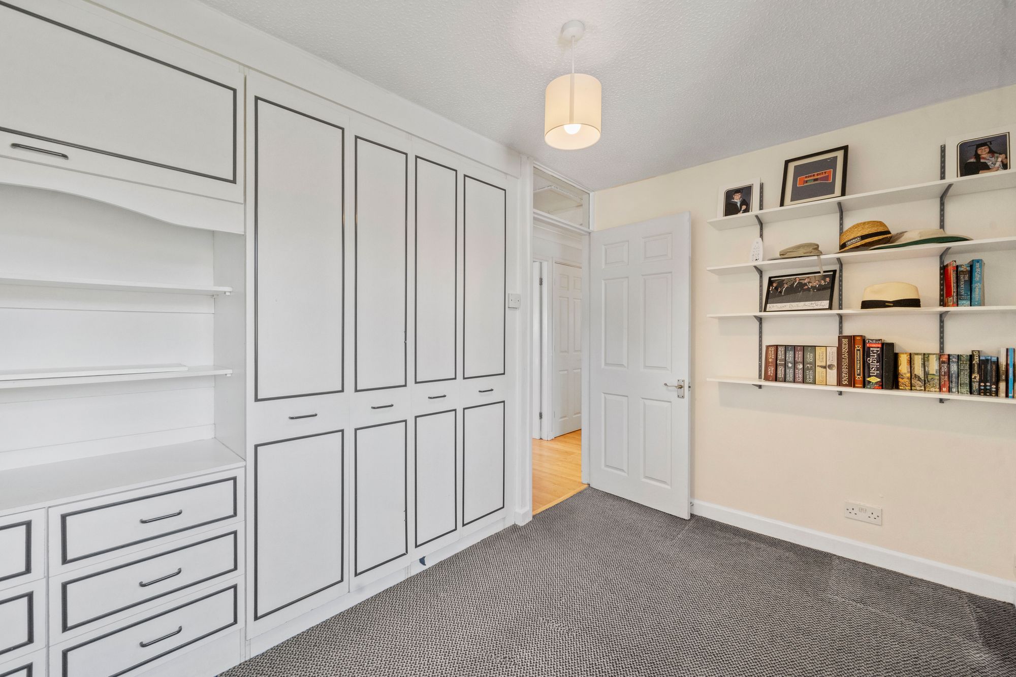 Leighton Drive, Leigh