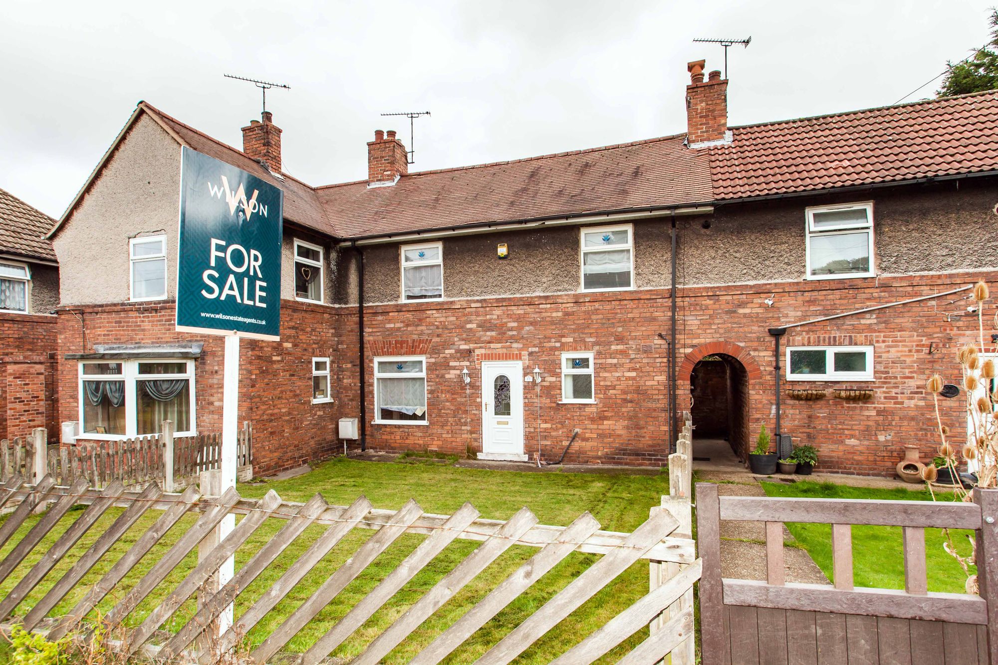 Oxford Street, Doe Lea, S44