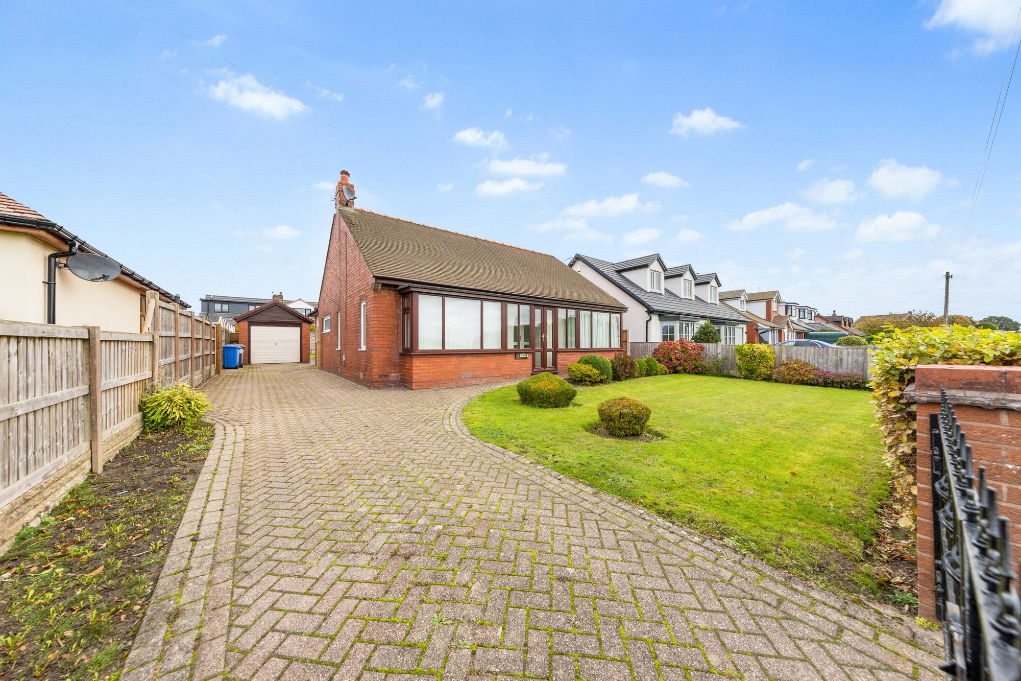 New Lane, Croft, WA3