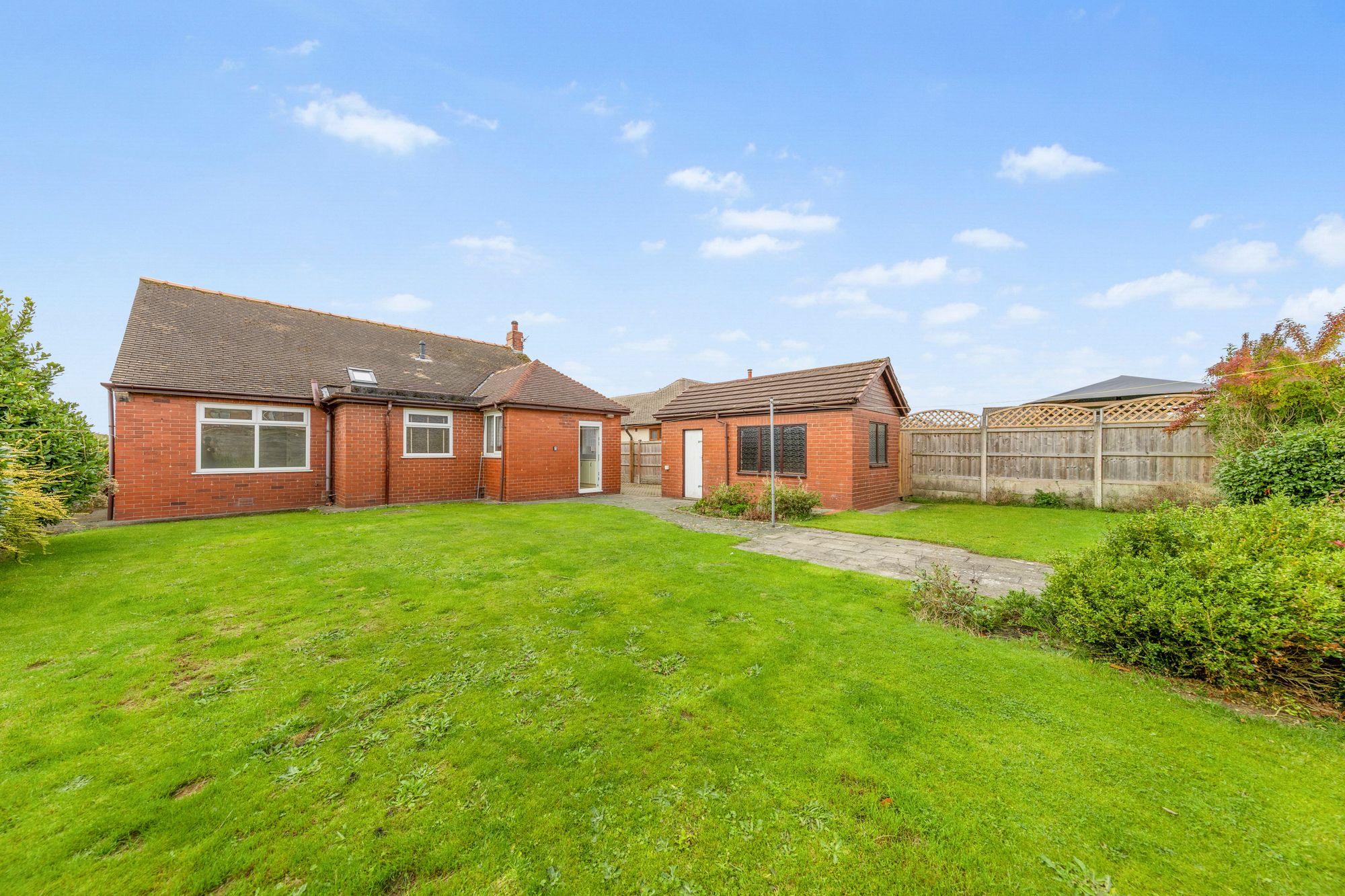 New Lane, Croft, WA3