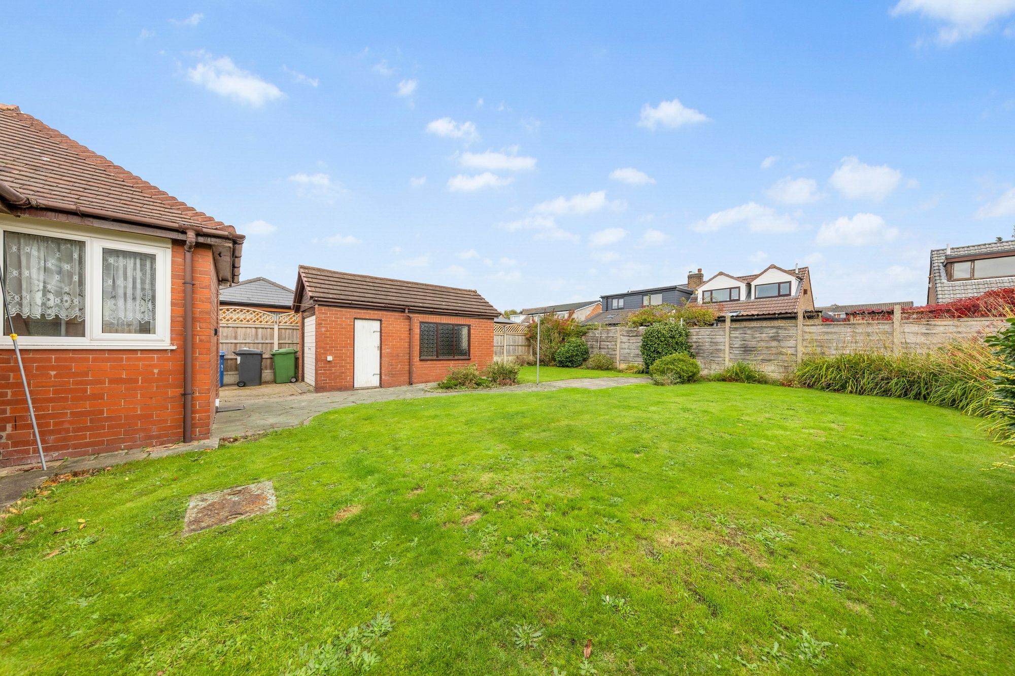 New Lane, Croft, WA3