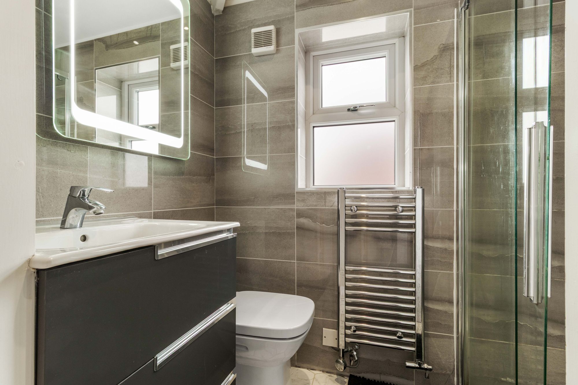 Moseley Avenue, Warrington