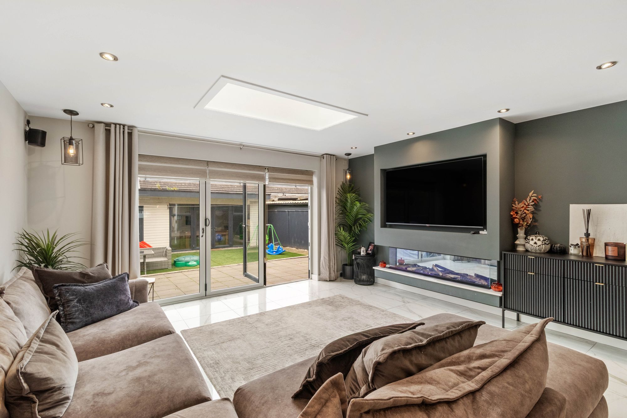 Moseley Avenue, Warrington