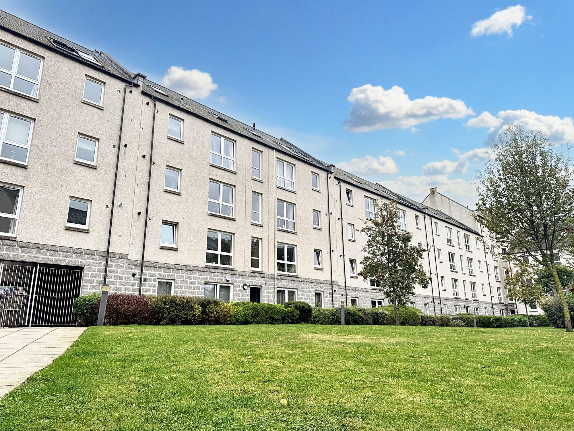 17 Dee Village Millburn Street, Aberdeen