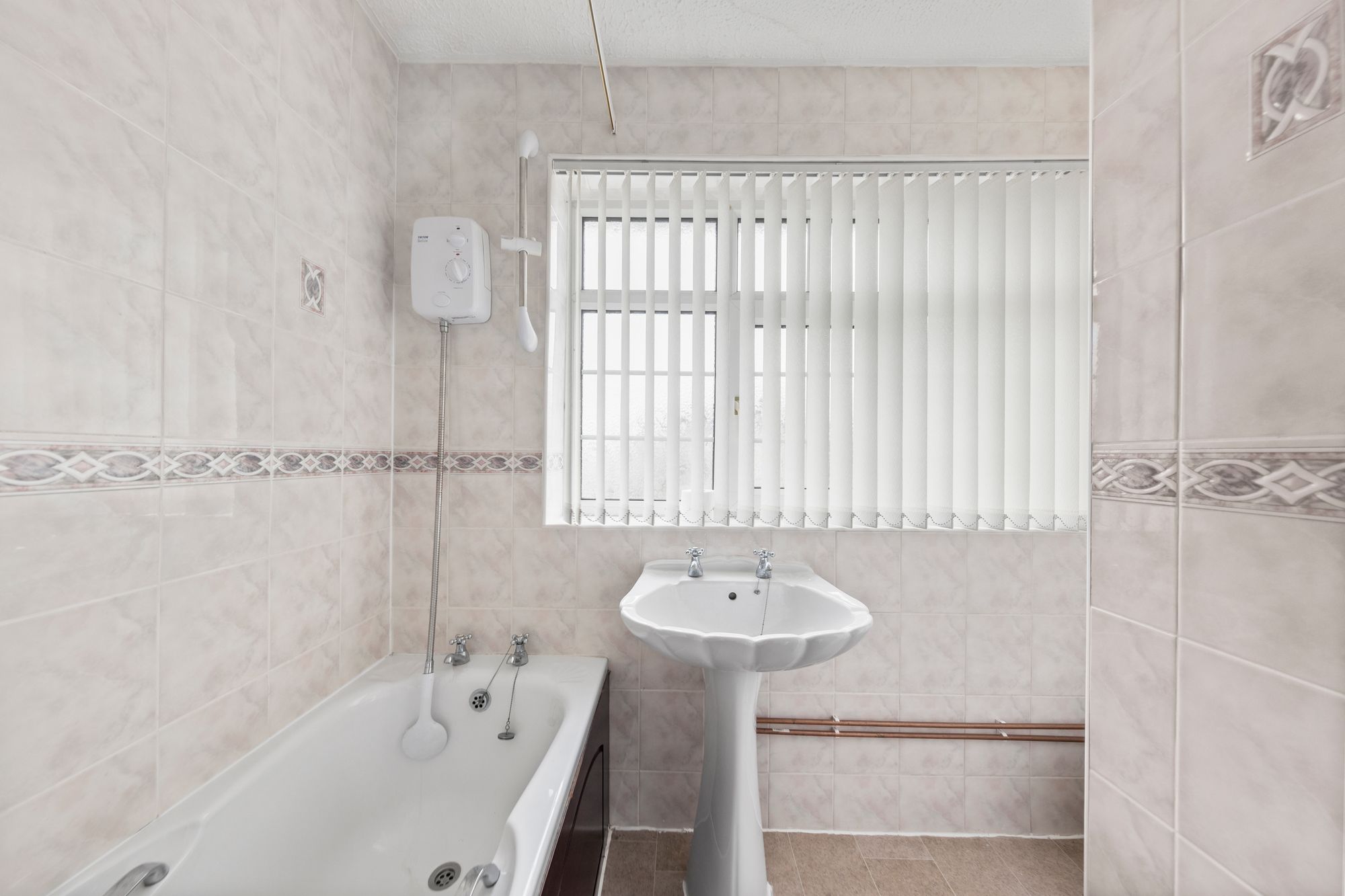 Greymist Avenue, Woolston, WA1