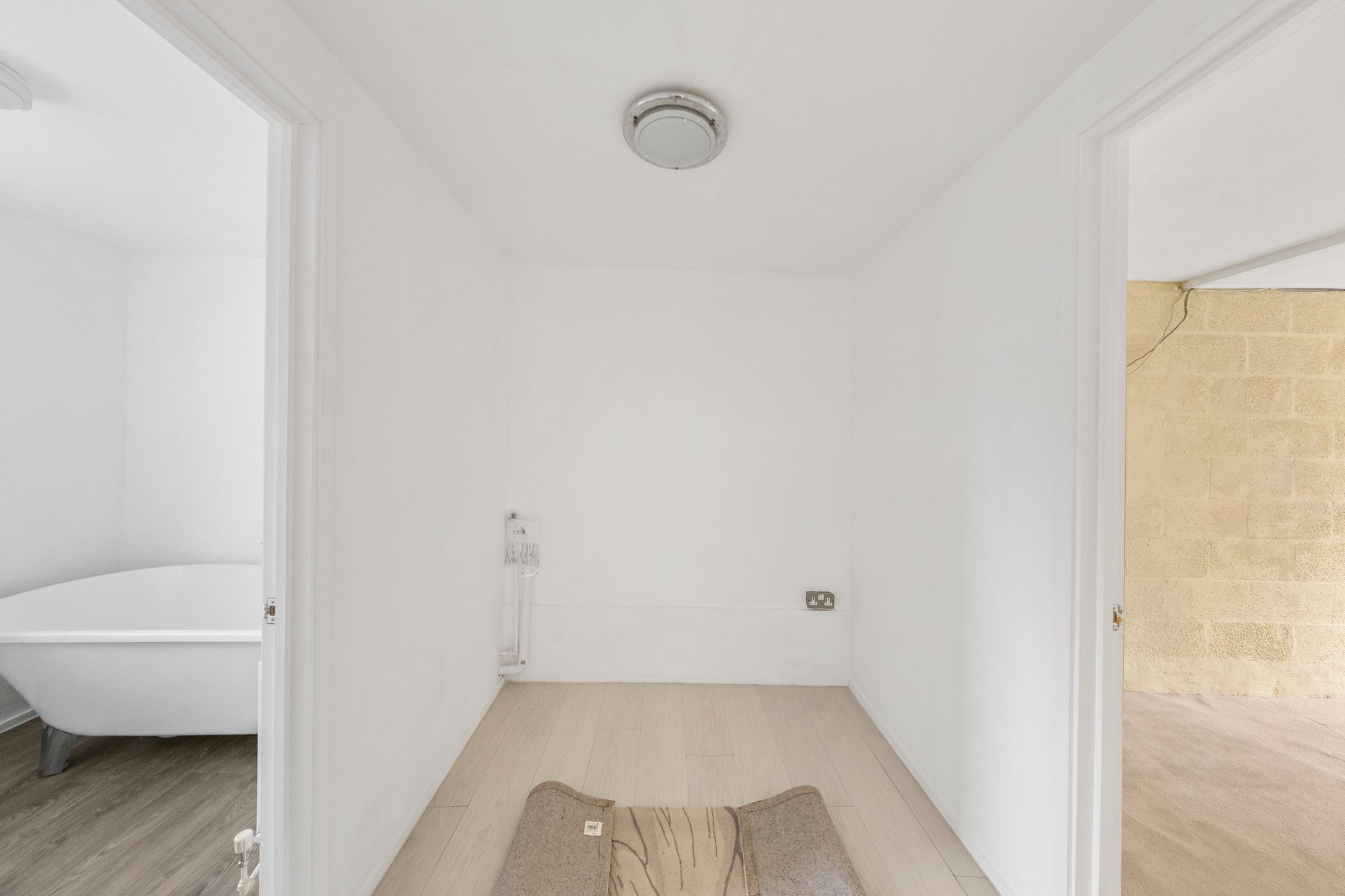 Greymist Avenue, Woolston, WA1