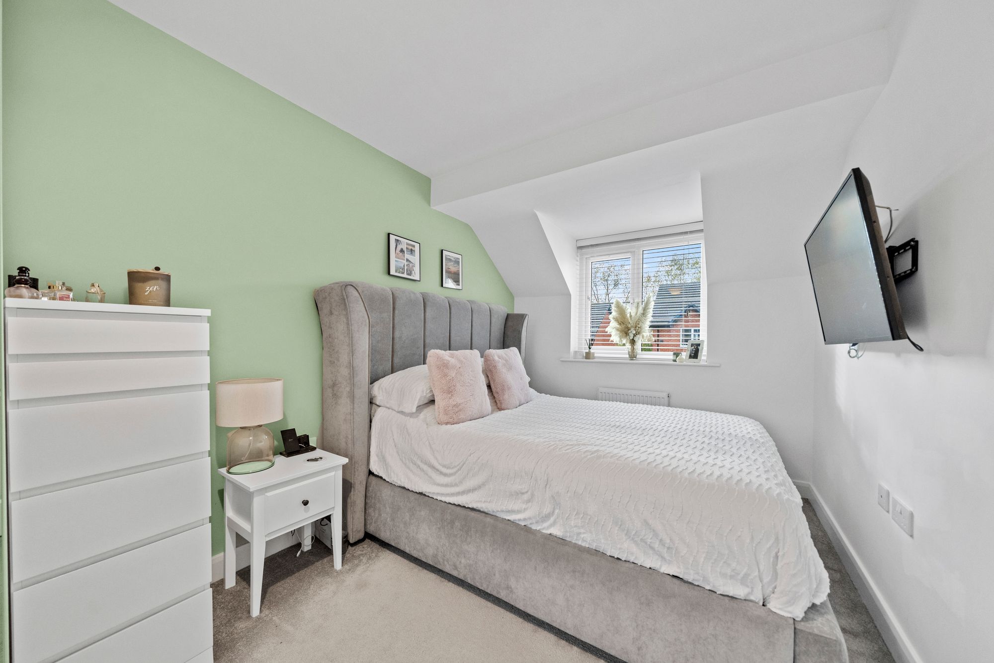 Hulme Gardens, Leigh, WN7