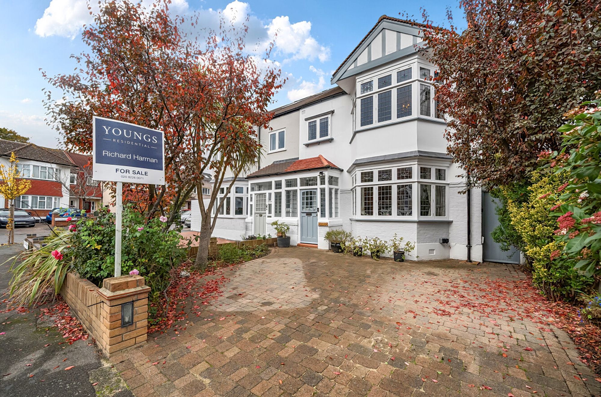 Cheyne Avenue, London, E18