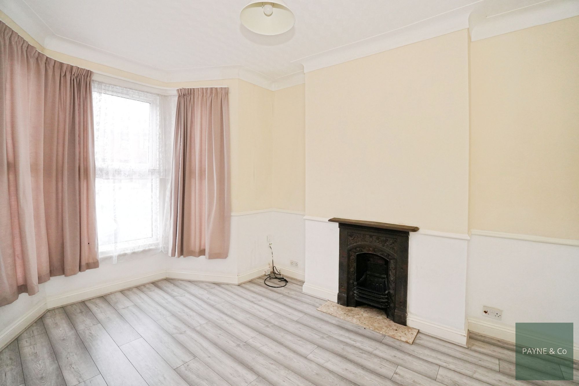 De Vere Gardens, Ilford, IG1