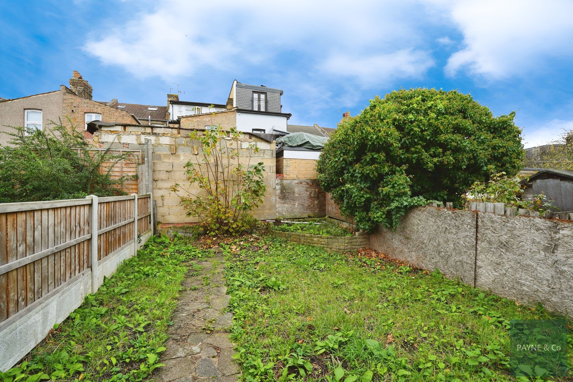 De Vere Gardens, Ilford, IG1