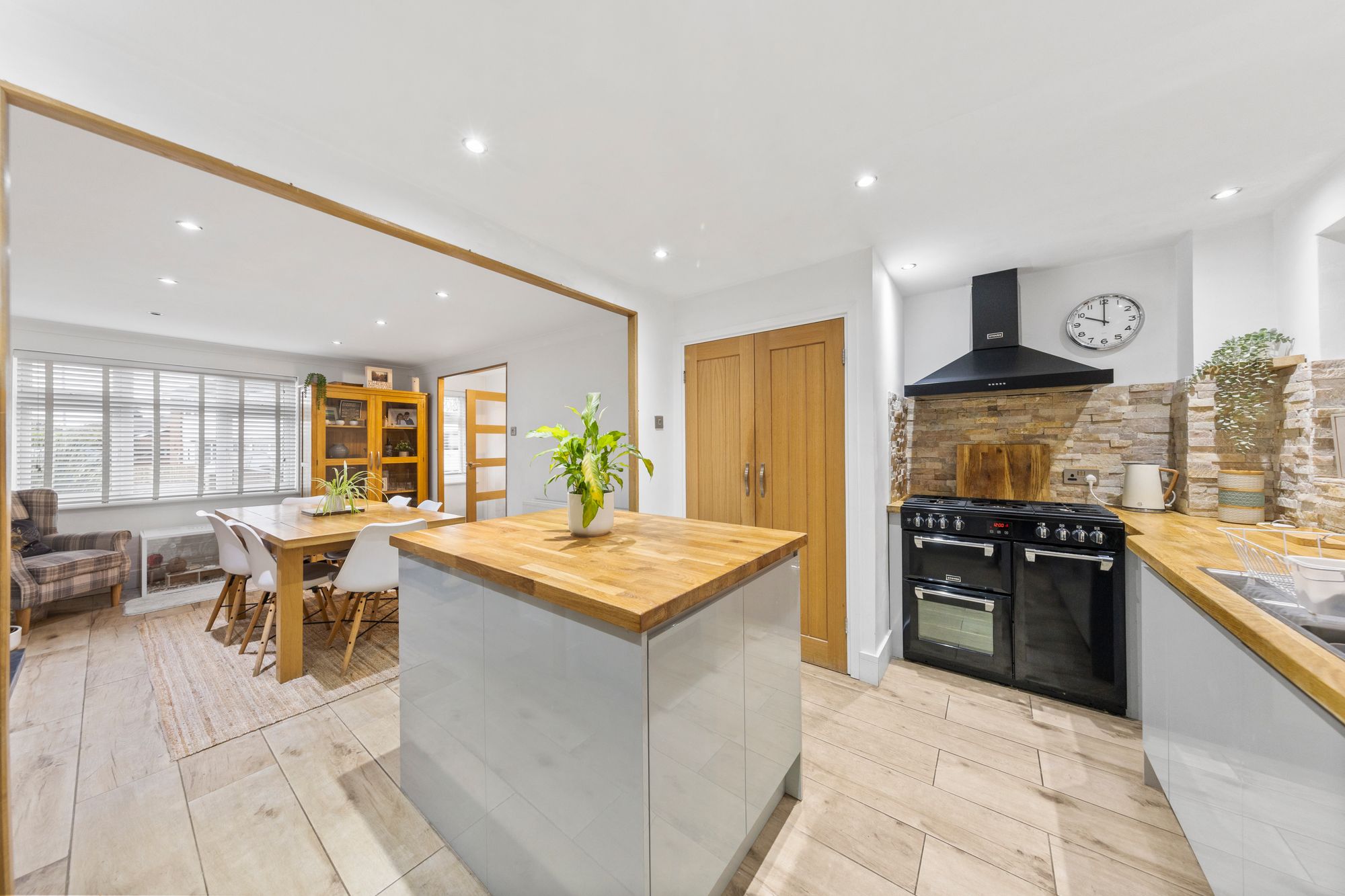 Montrose Close, Fearnhead, WA2