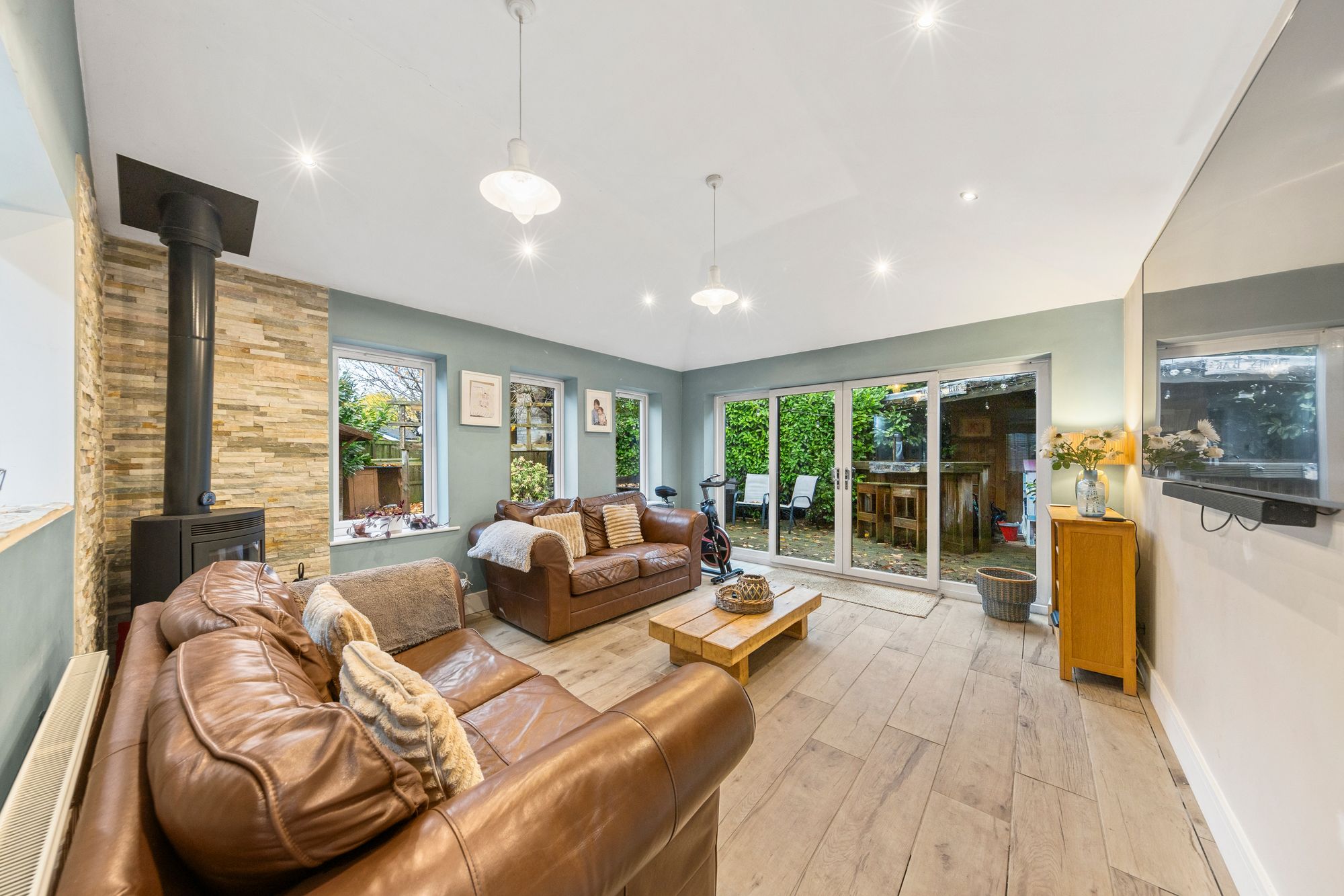 Montrose Close, Fearnhead, WA2