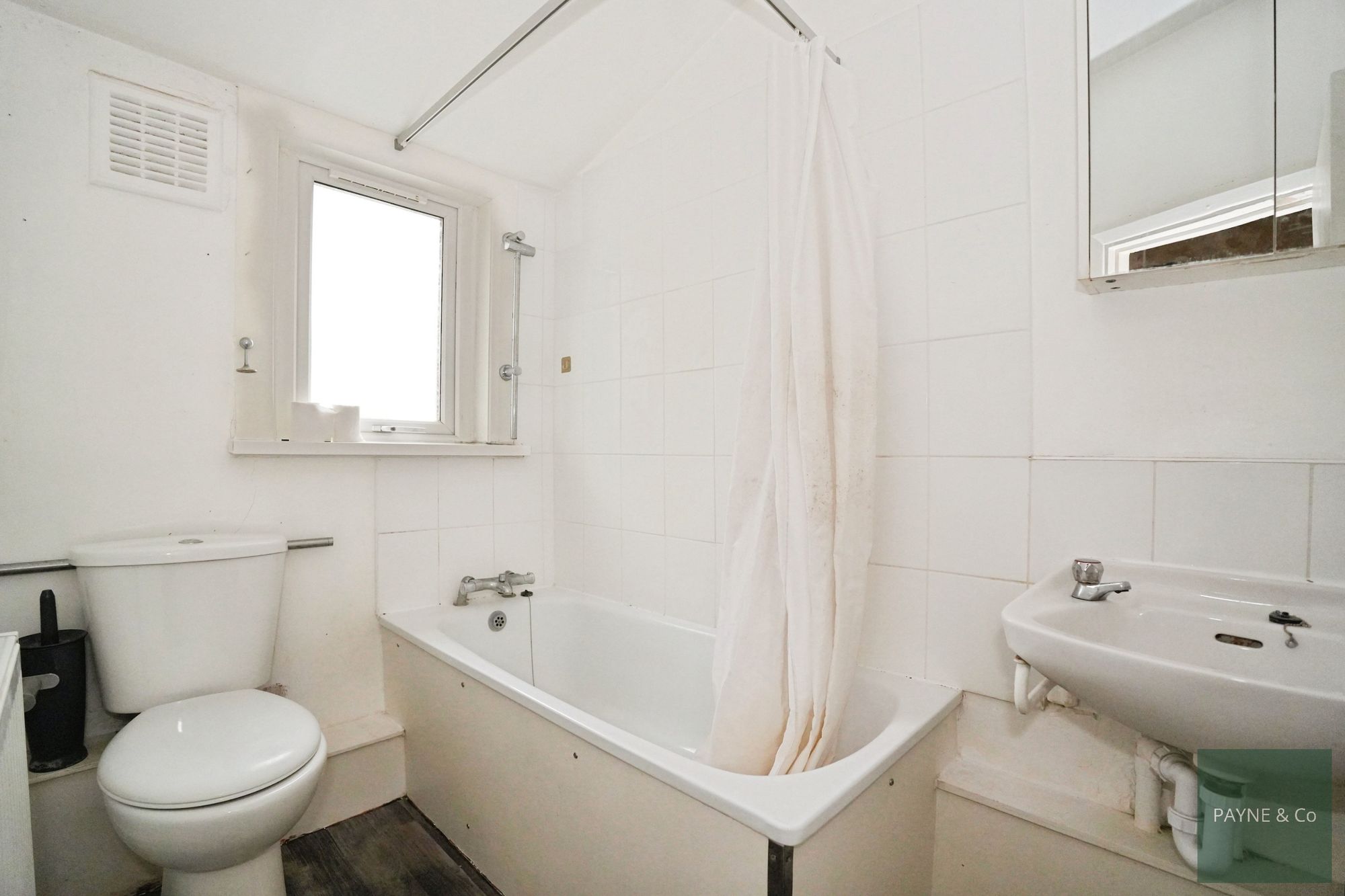 De Vere Gardens, Ilford, IG1