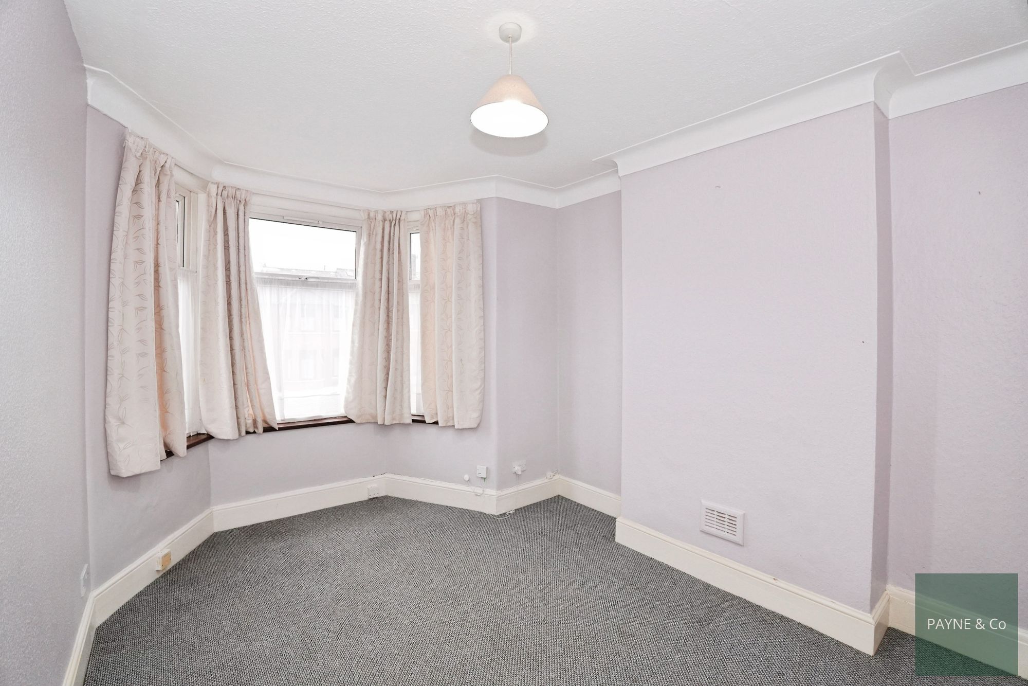 De Vere Gardens, Ilford, IG1