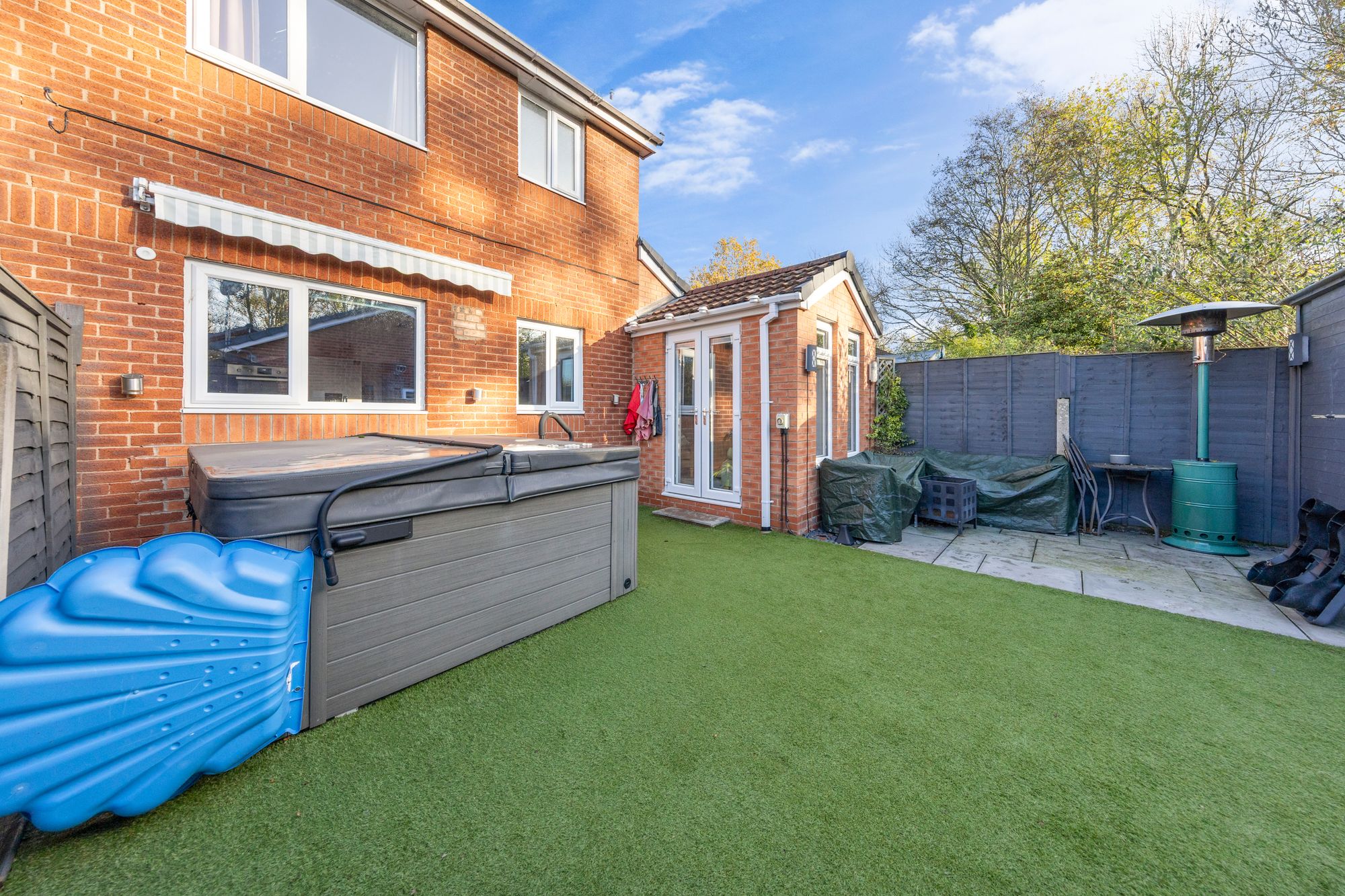 Langland Close, Callands, WA5