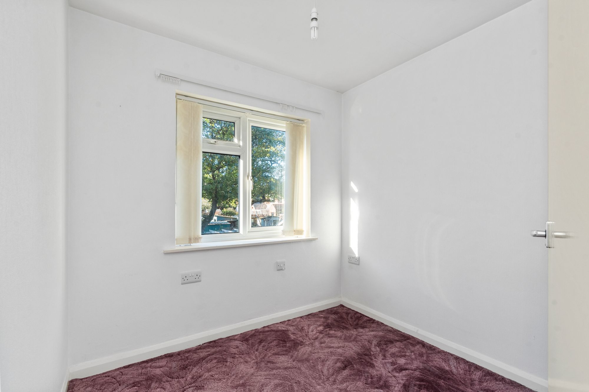 Barnes Avenue, Fearnhead, WA2