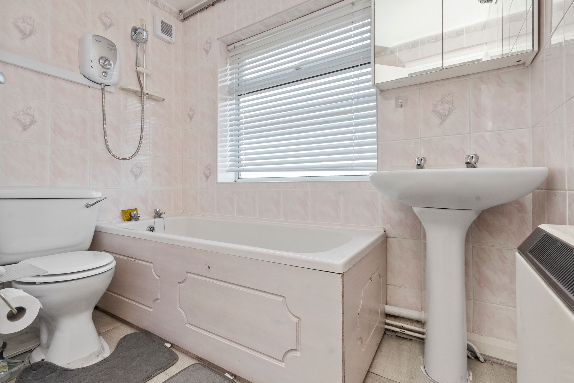 Barnes Avenue, Fearnhead, WA2