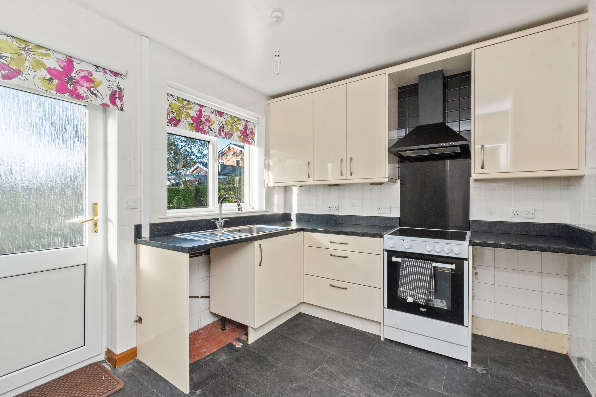 Barnes Avenue, Fearnhead, WA2