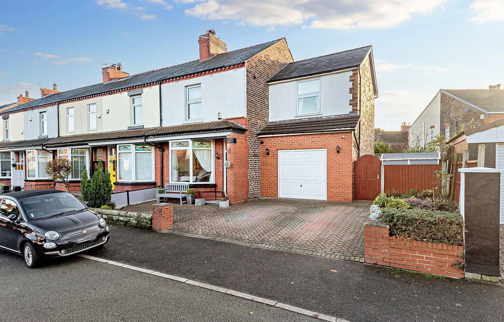 Pit Lane, Widnes, WA8