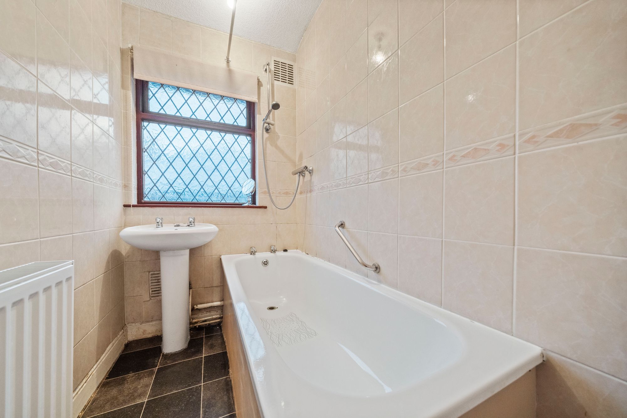 Pine Avenue, Newton-Le-Willows, WA12