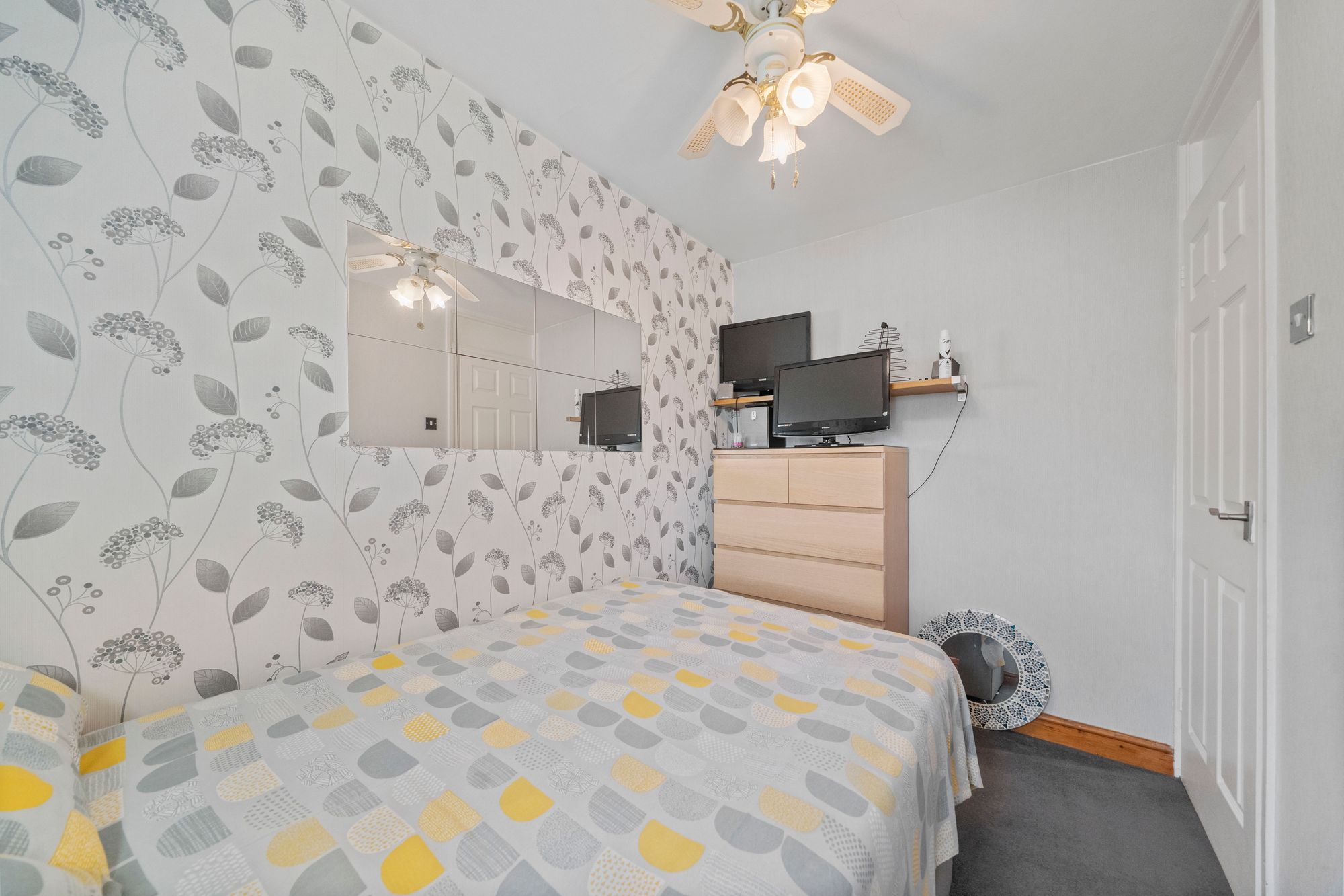 Rowland Close, Fearnhead, WA2