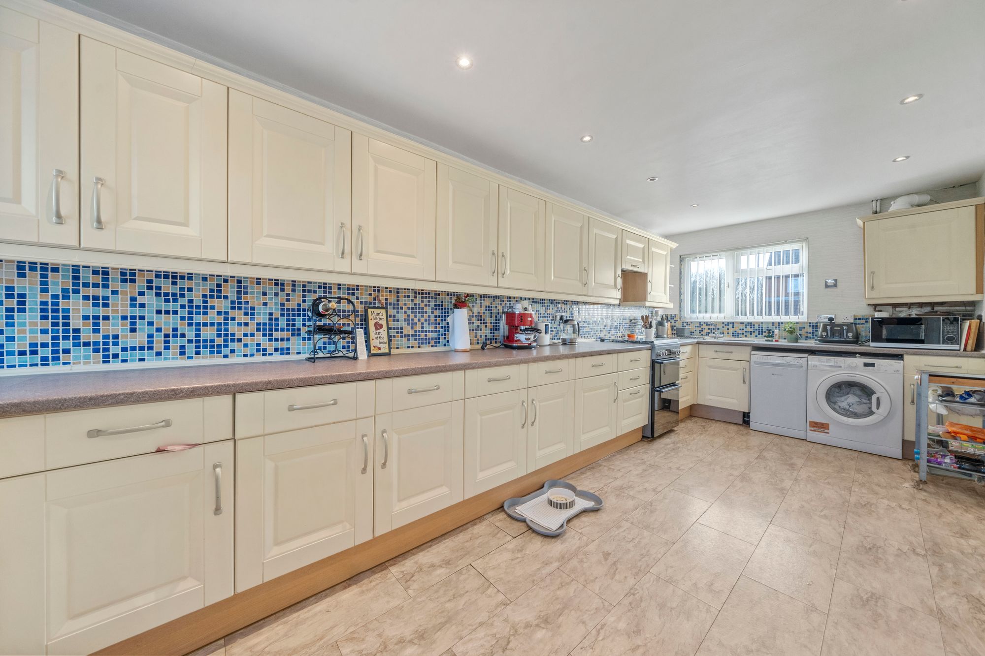 Rowland Close, Fearnhead, WA2