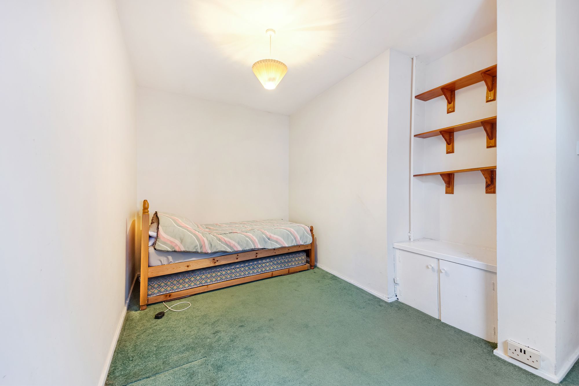 Hesketh Road, Hale Village, L24