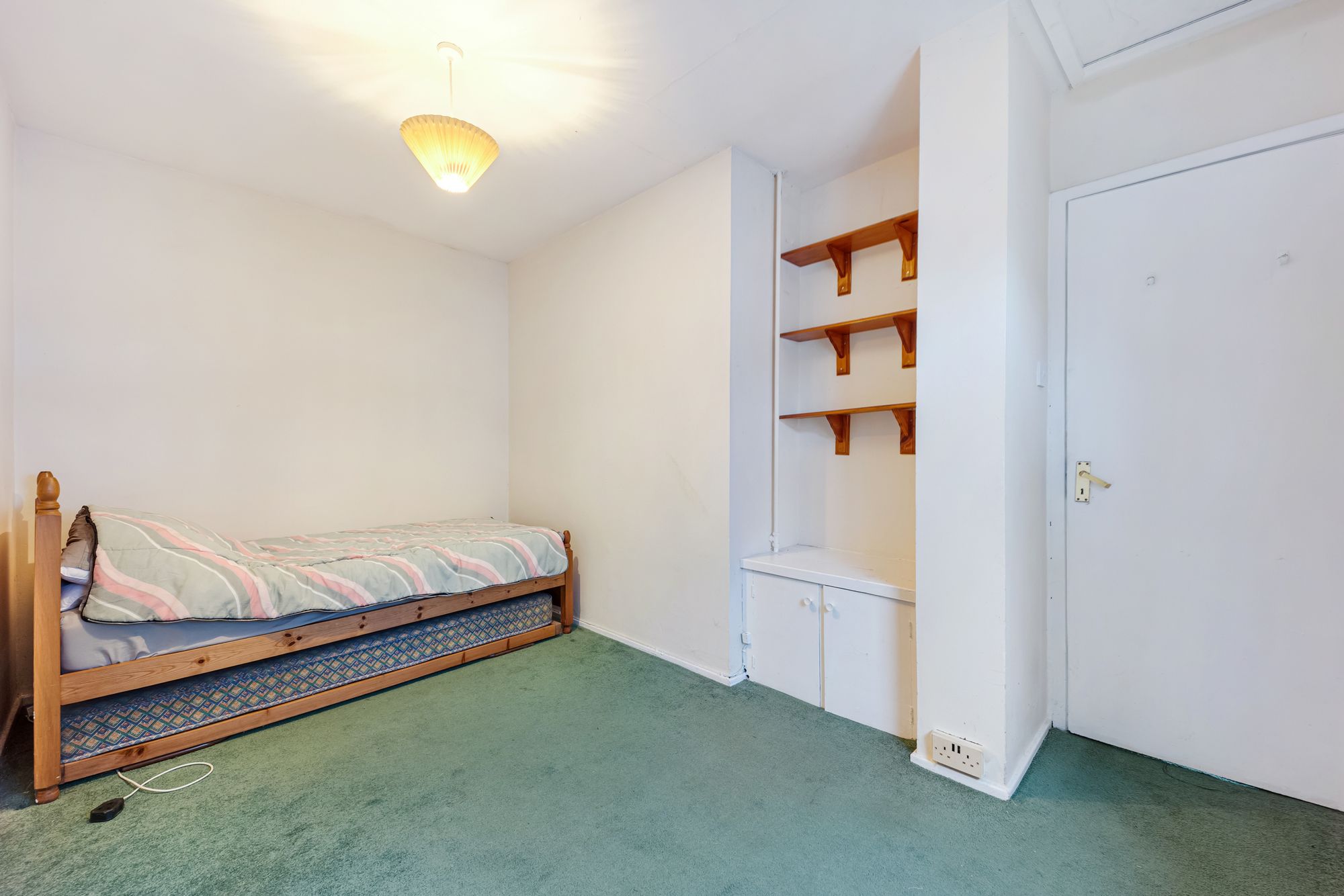 Hesketh Road, Hale Village, L24