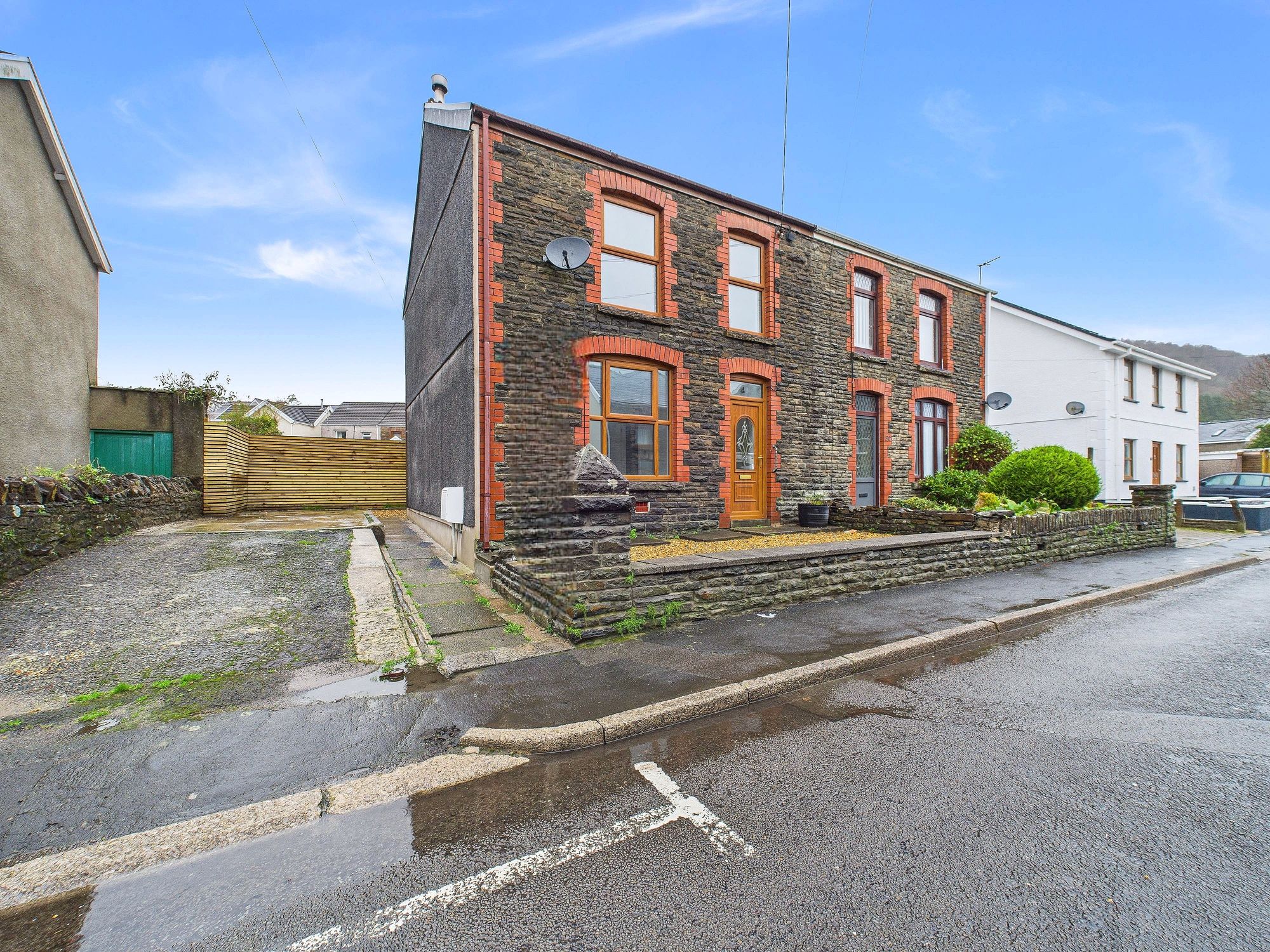 Grove Road, Pontardawe, SA8
