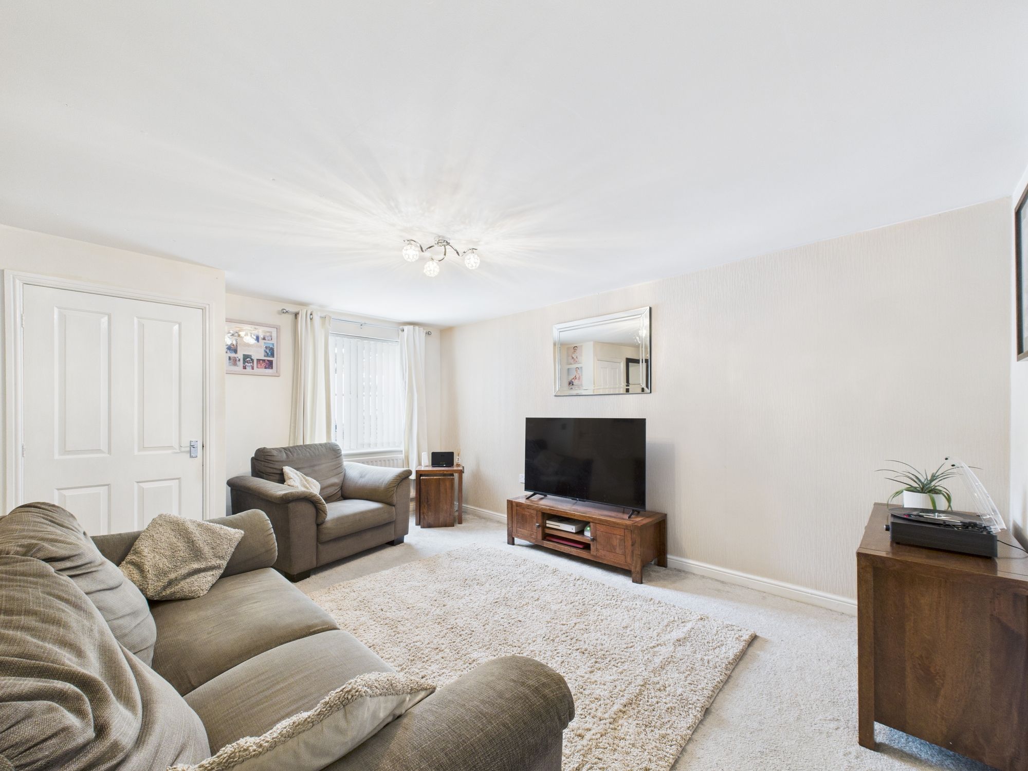 CAM05197G0 PR0180 STILL015