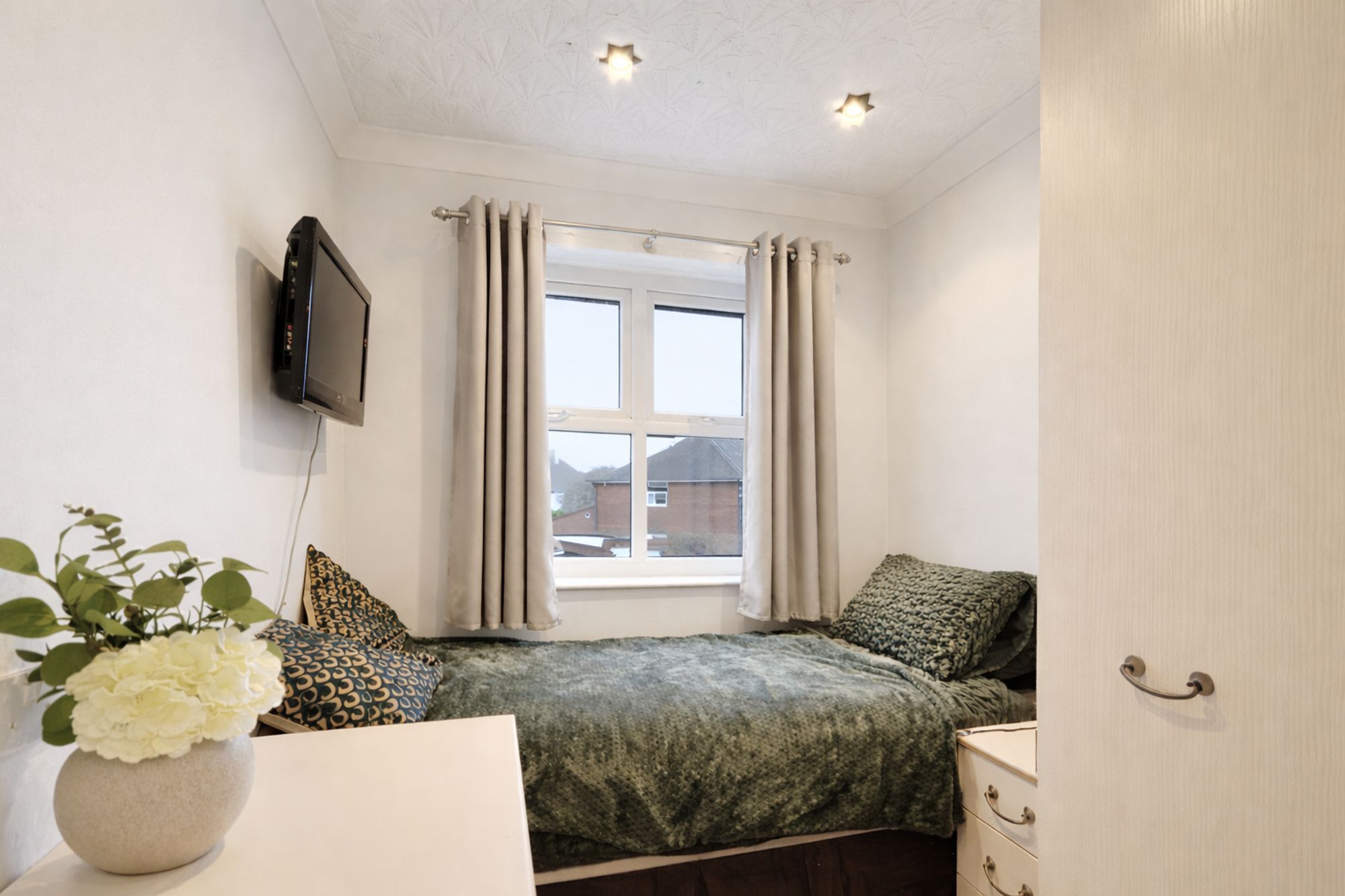 b5b1b366-48ee-4b76-ae0d-b2e16d194803